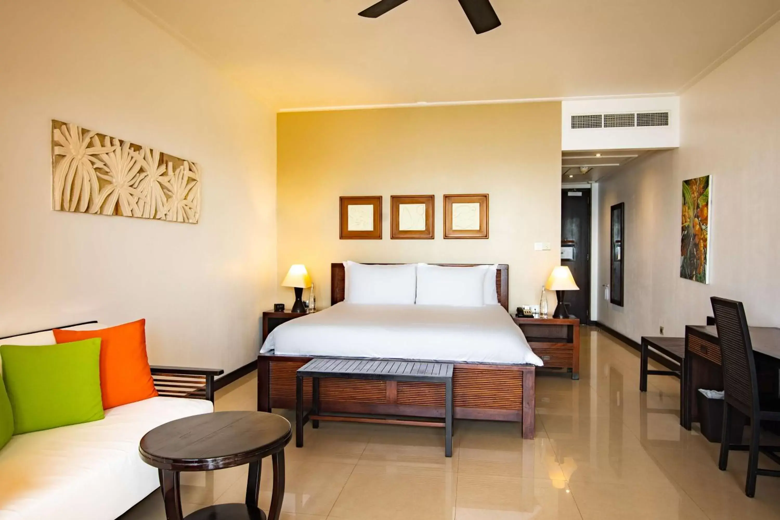 Bed in DoubleTree by Hilton Seychelles Allamanda Resort & Spa
