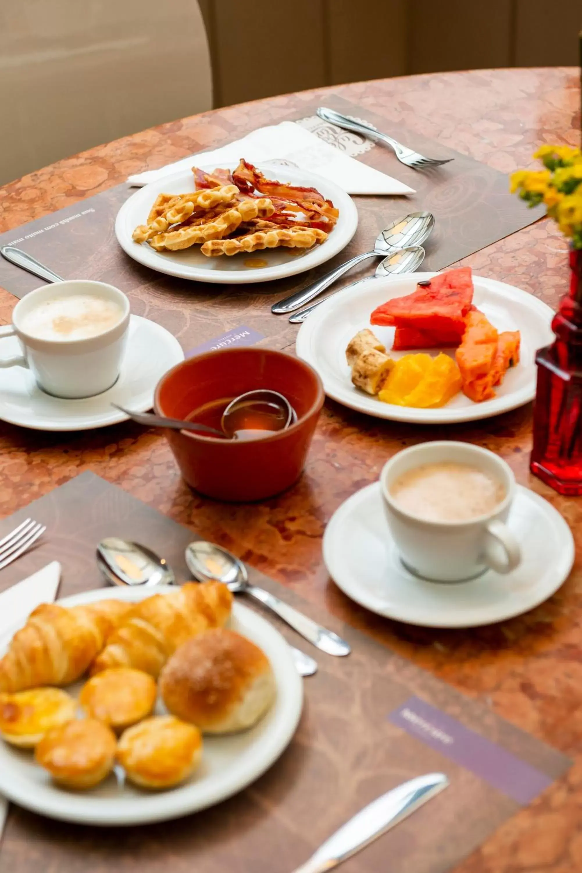 Buffet breakfast in Mercure Curitiba Batel