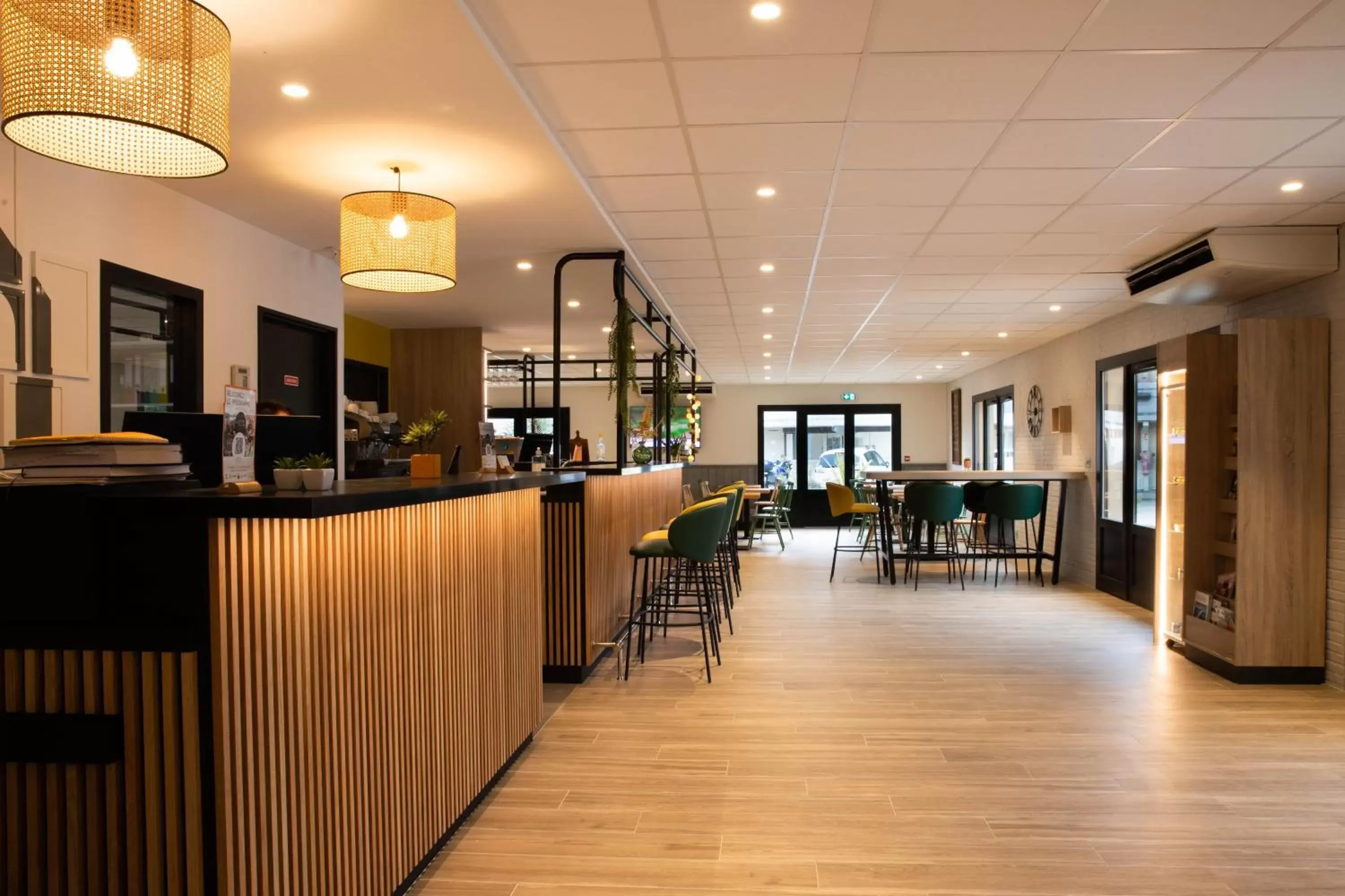 Lobby or reception, Restaurant/Places to Eat in Campanile Narbonne A9/A61