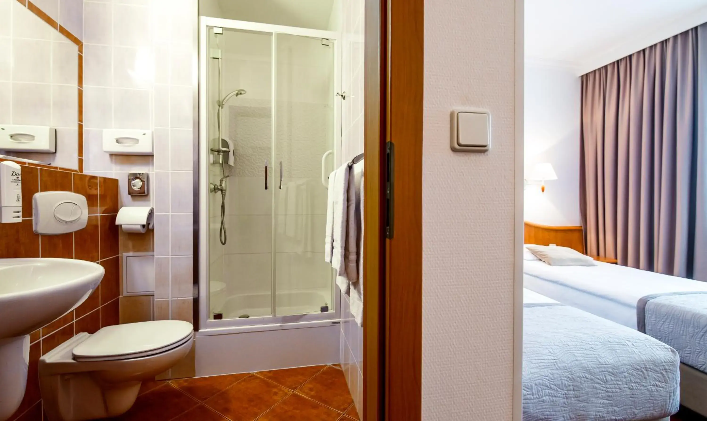 Shower, Bathroom in Hotel Felix