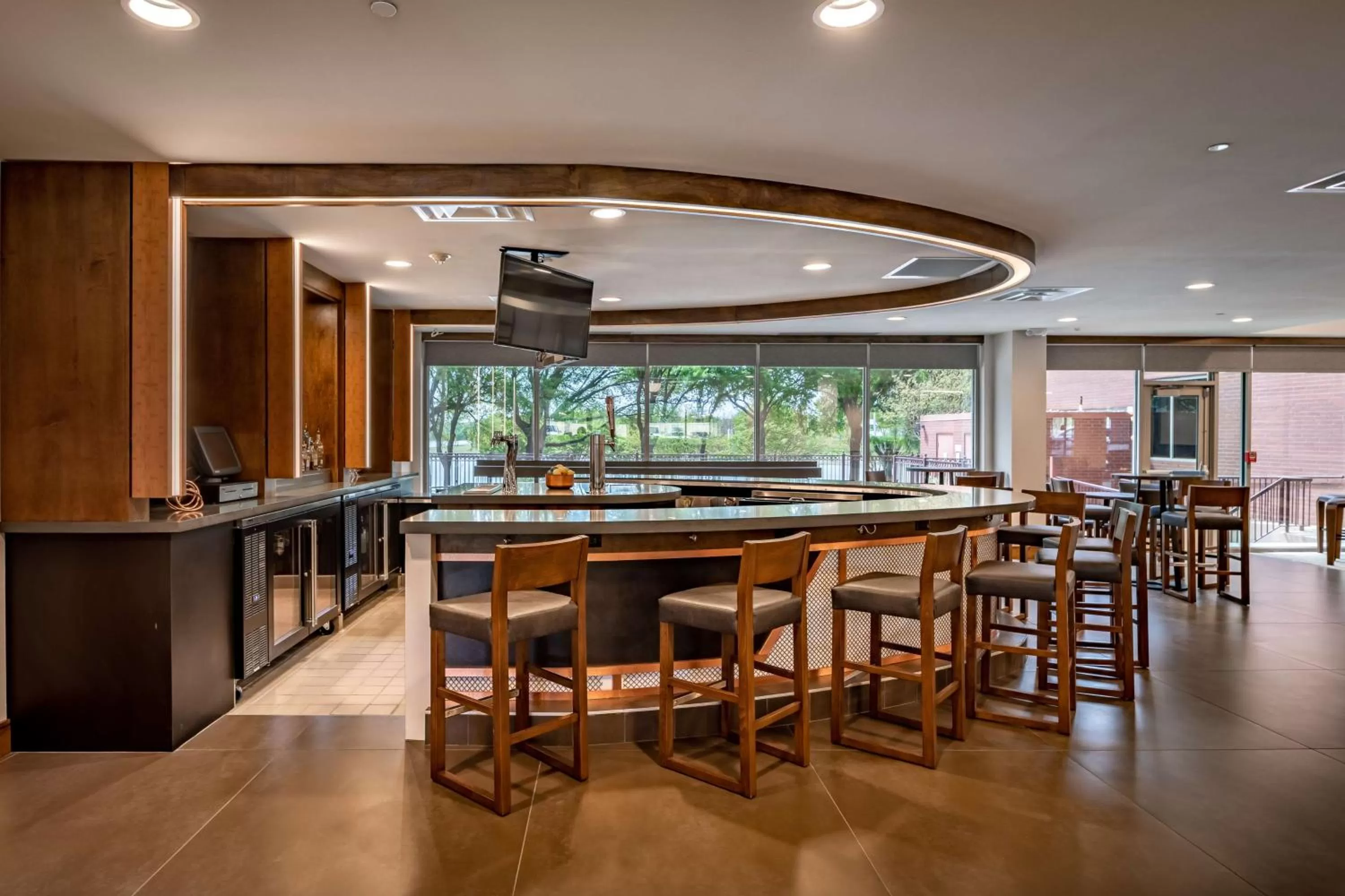 Lounge or bar in DoubleTree by Hilton Dallas-Farmers Branch