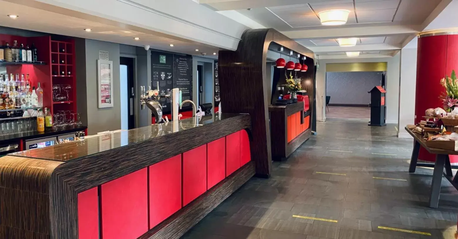 Lounge or bar in The Lincoln Hotel Lounge or bar in The Lincoln Hotel