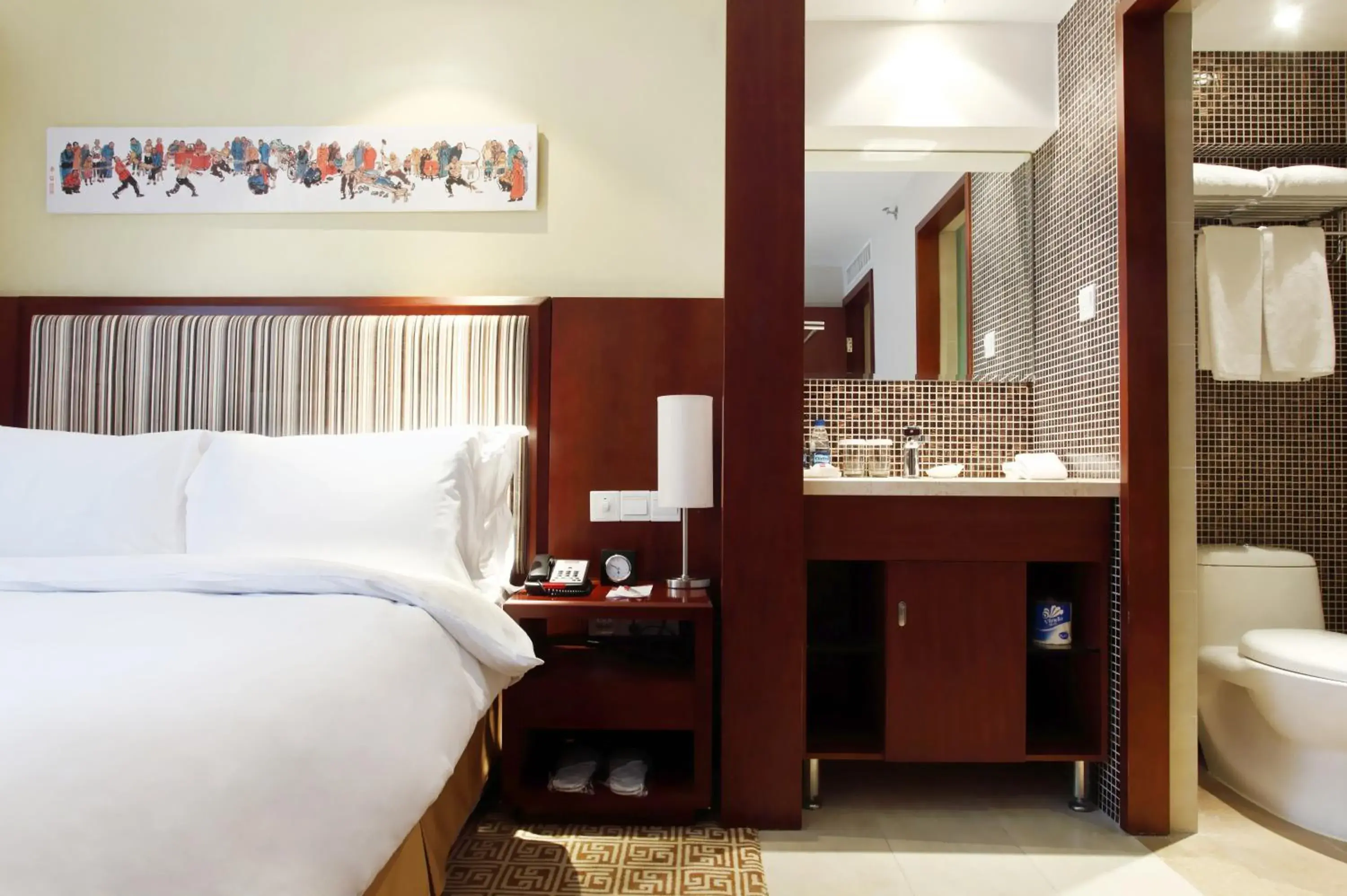 Bedroom, Bed in Mercure Beijing Downtown Hotel