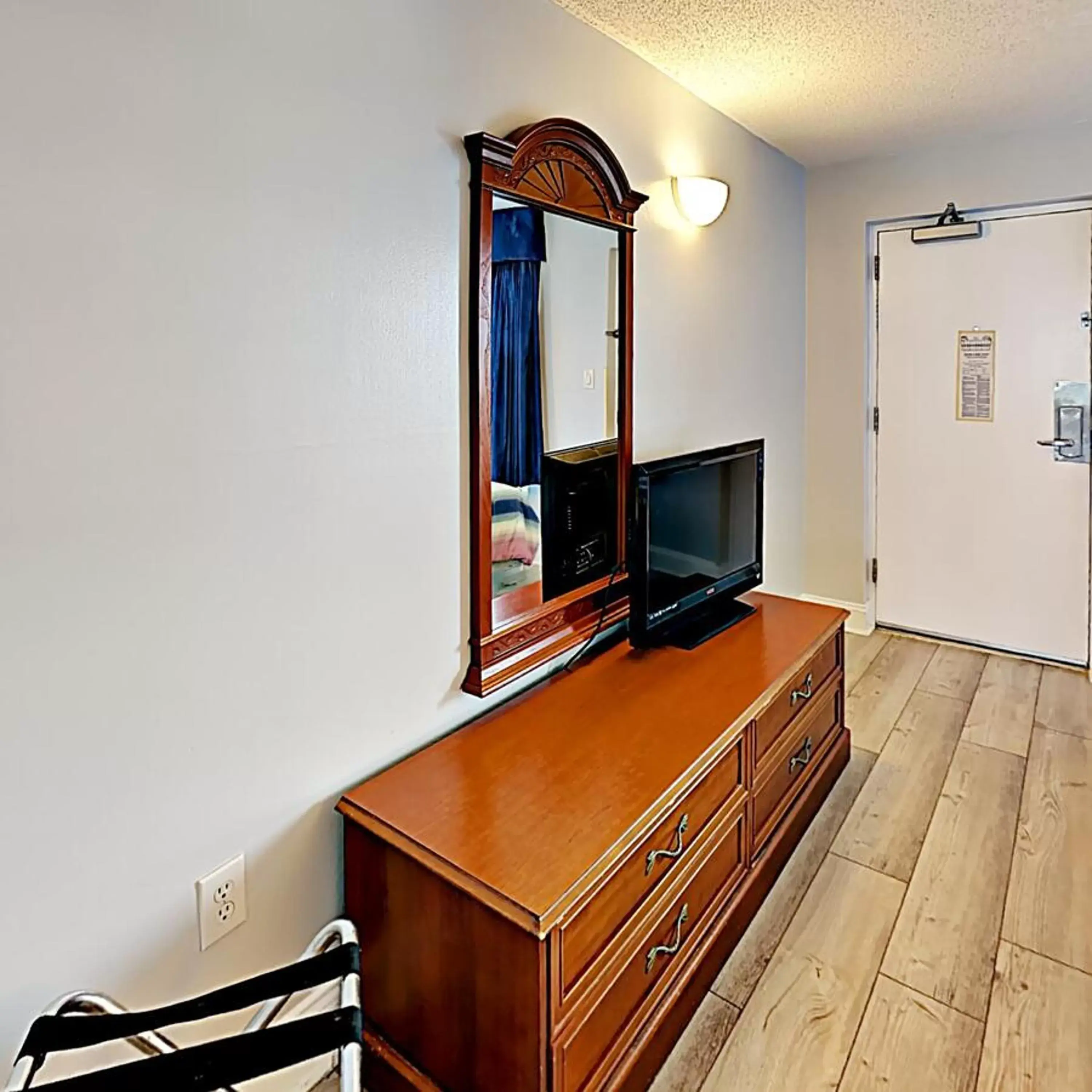 TV and multimedia, TV/Entertainment Center in Beach Vacation Condos South