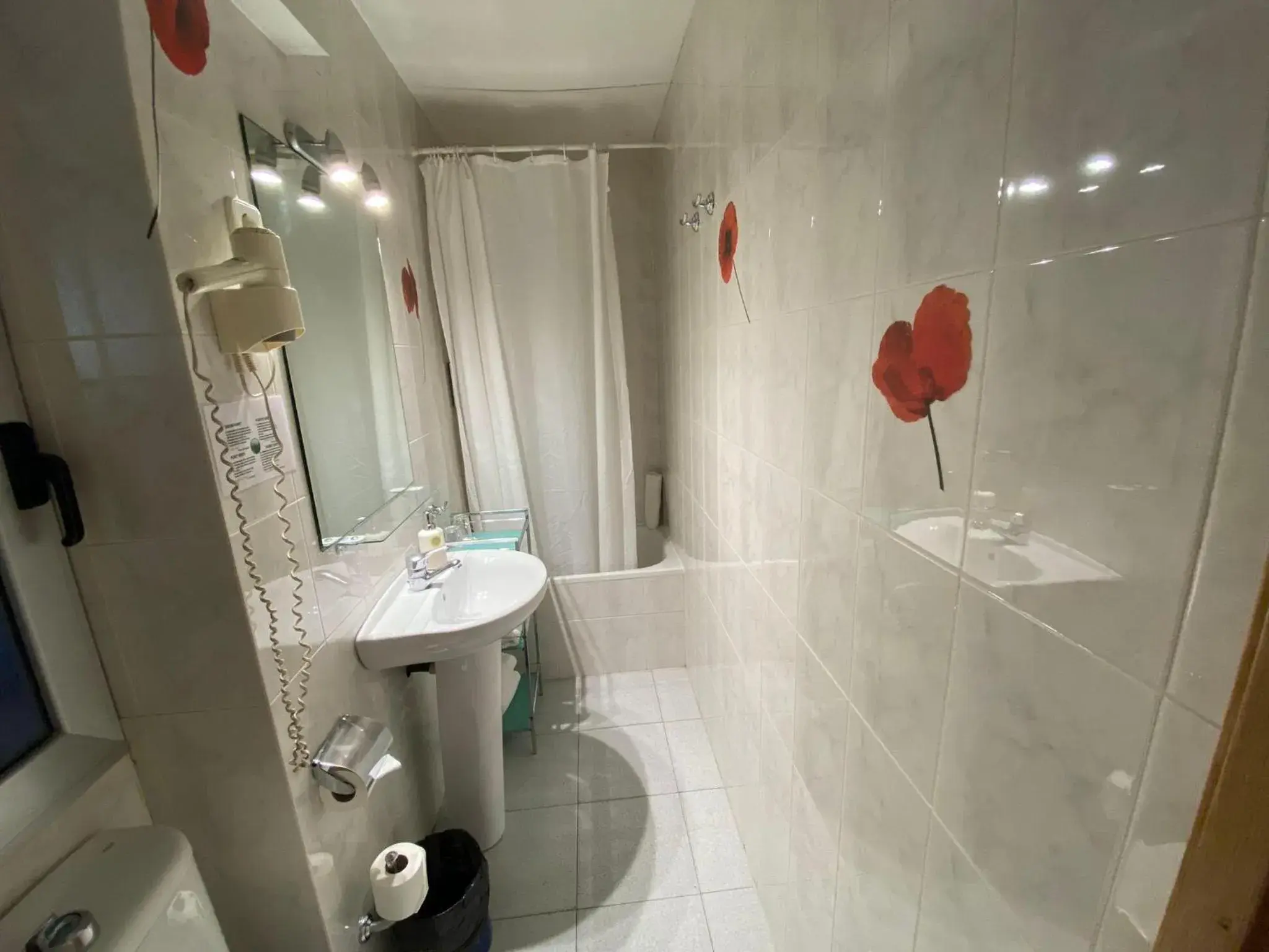 Bathroom in Hotel Travessera