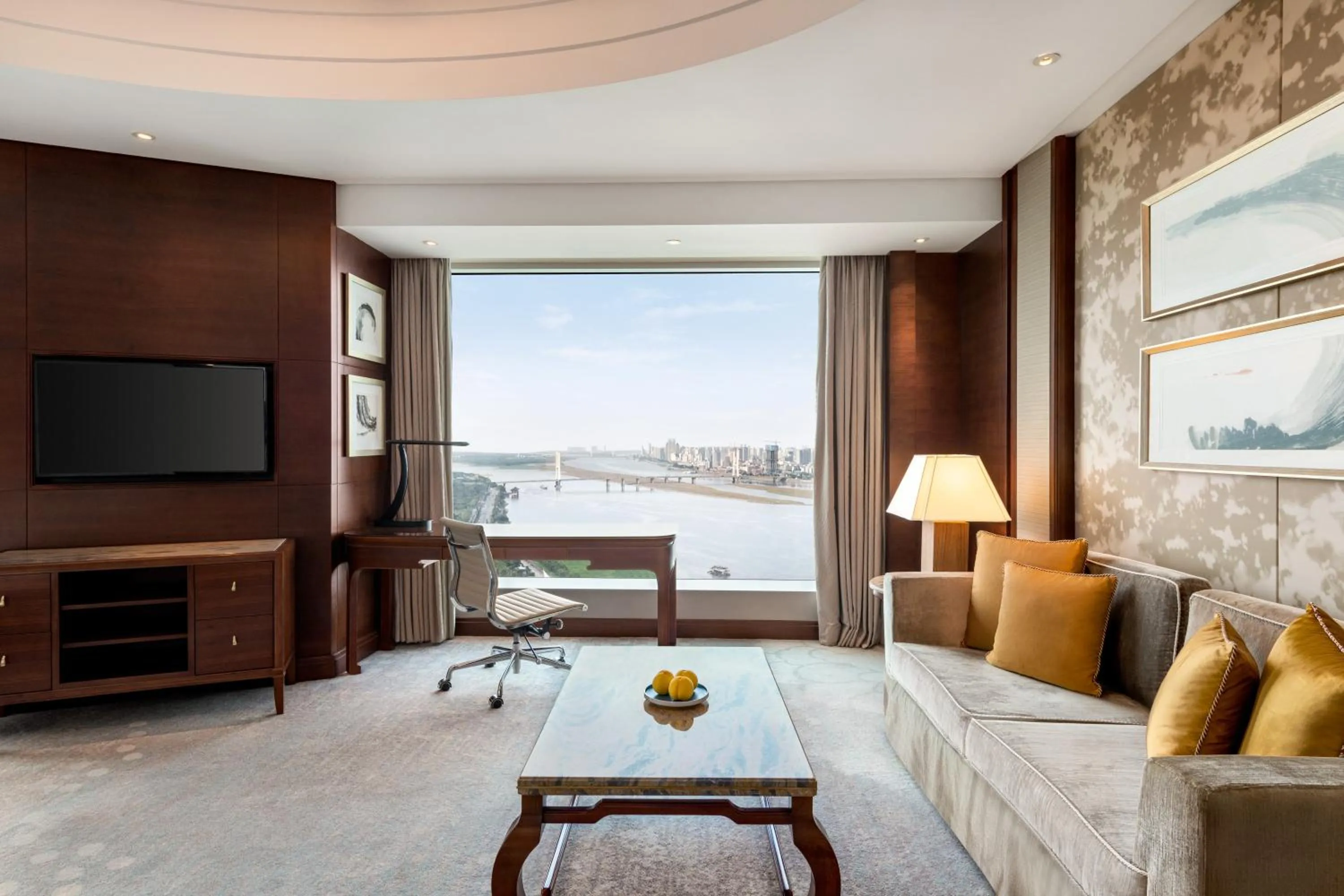 Photo of the whole room in Shangri-La Nanchang丨All room offer river views Just one stop from the Pavilion of Prince Teng