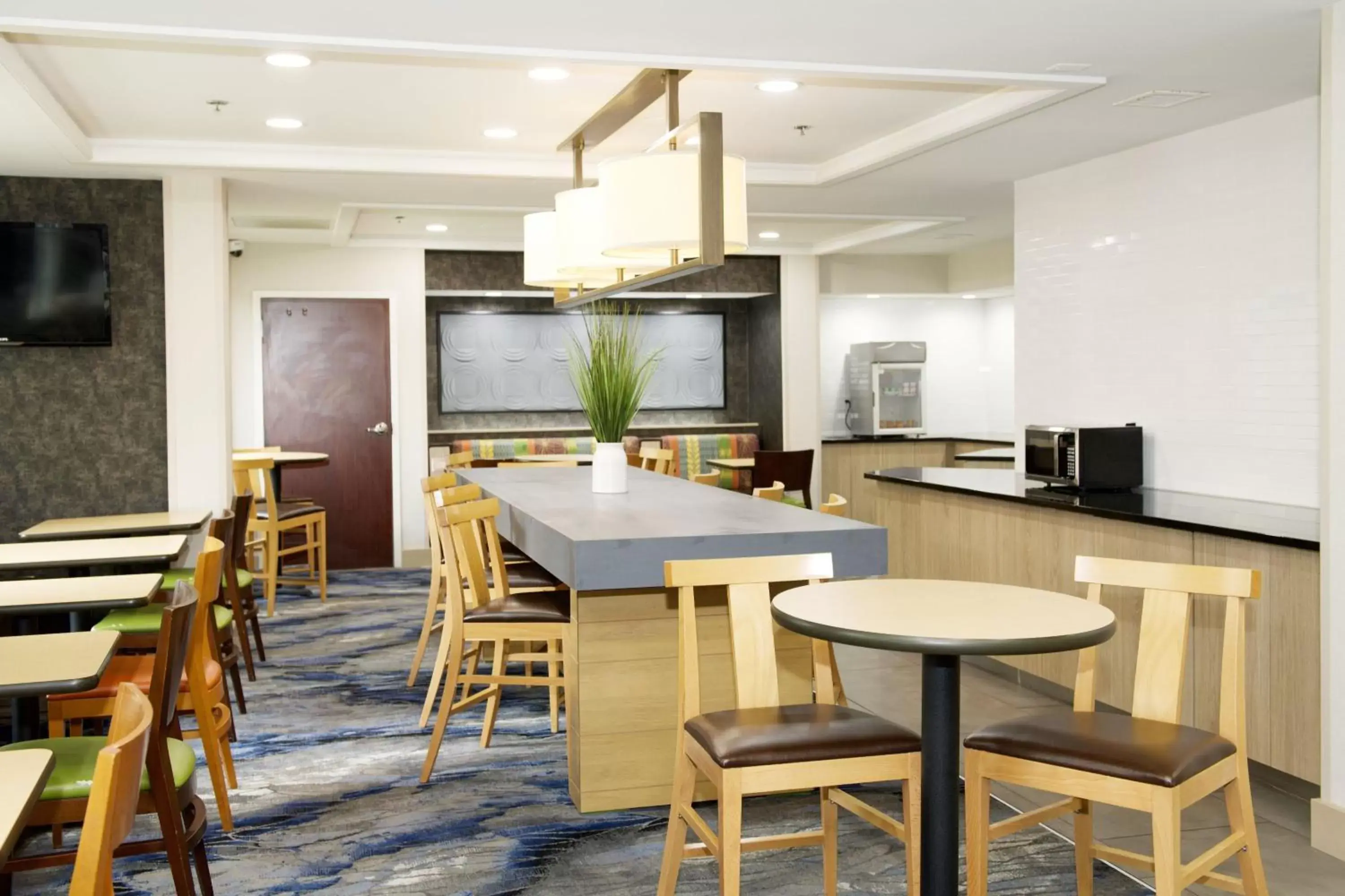 Breakfast, Restaurant/Places to Eat in Fairfield Inn and Suites Memphis Germantown