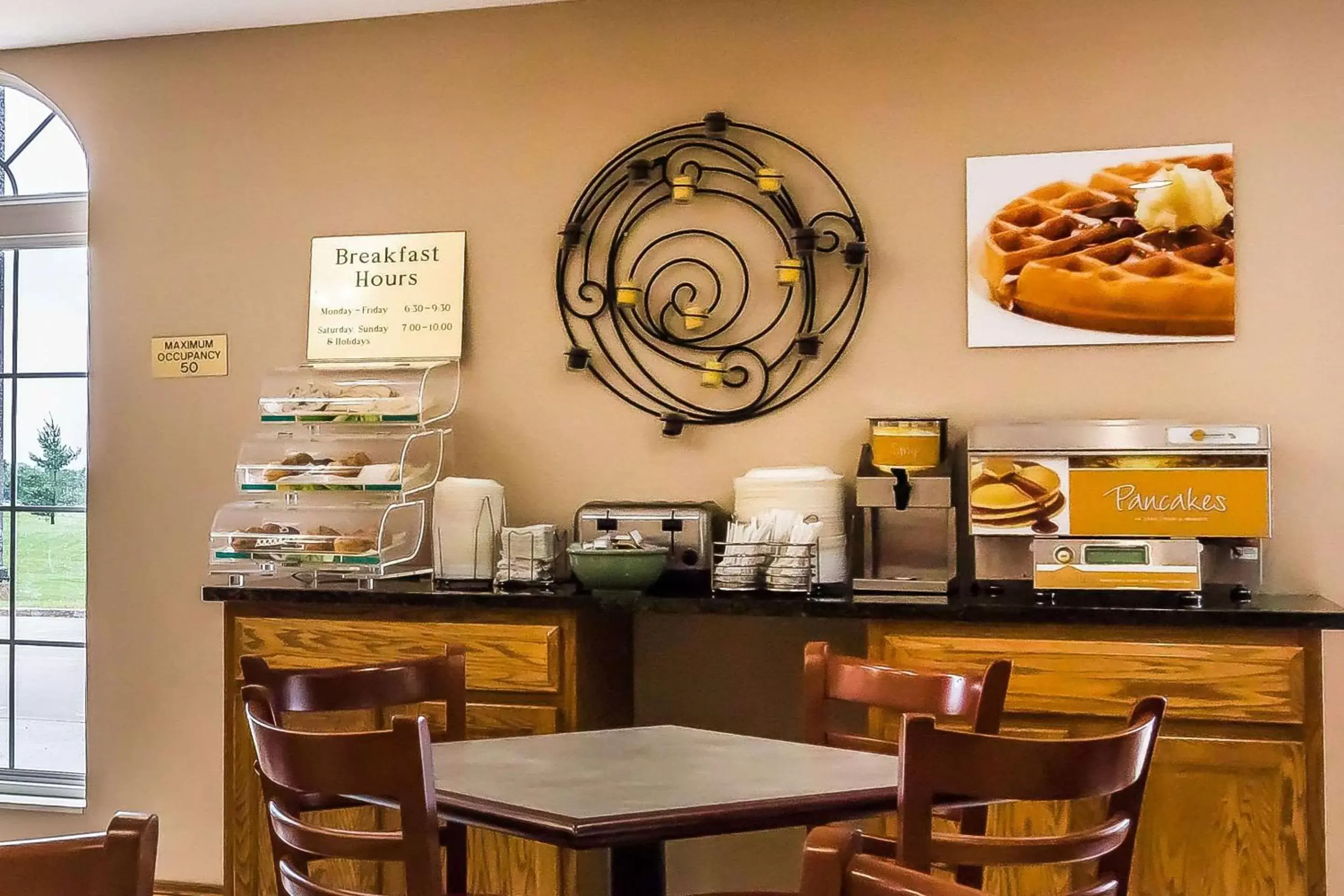 Restaurant/Places to Eat in Quality Inn & Suites Chesterfield Village