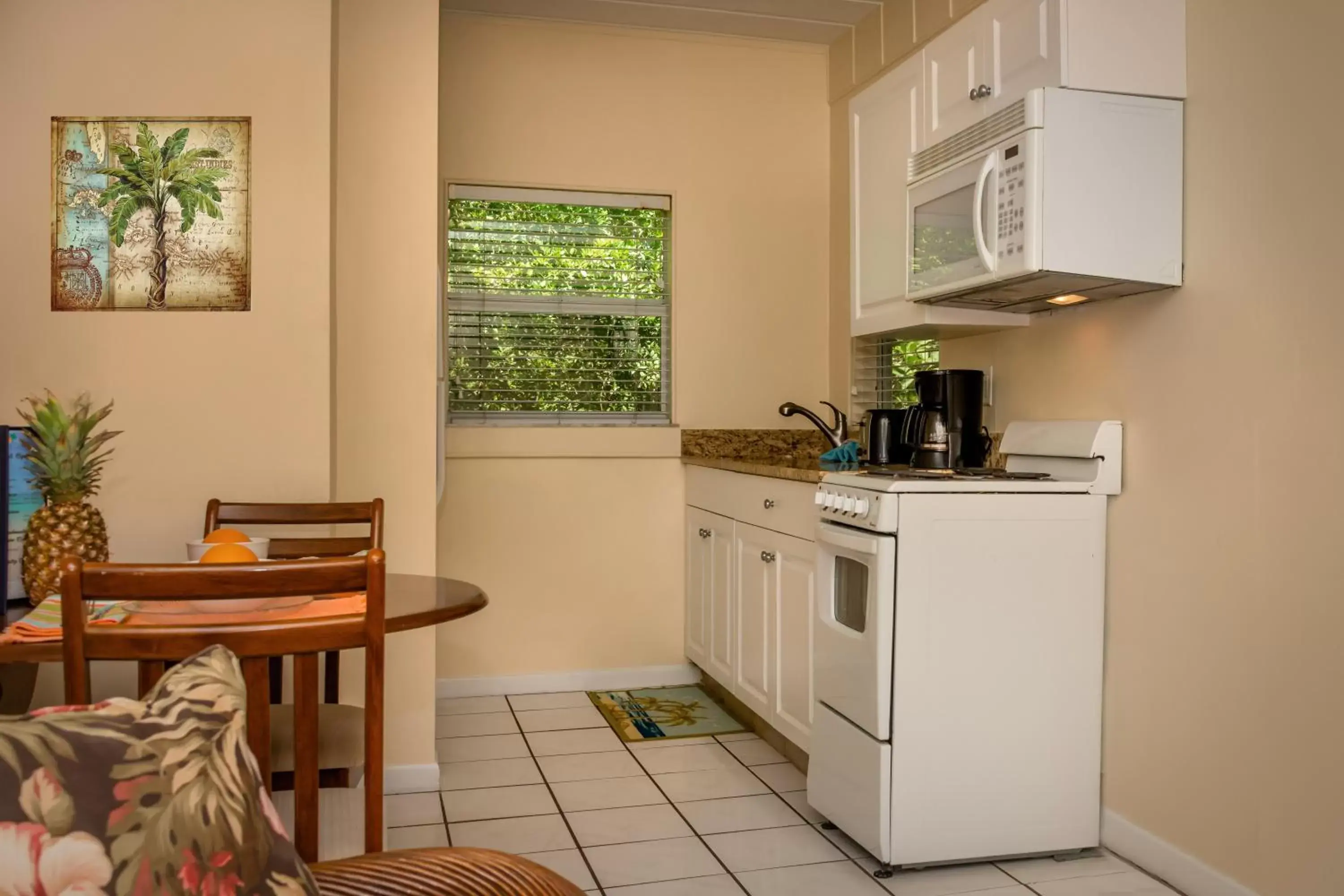 Kitchen or kitchenette in Cedar Cove Resort & Cottages