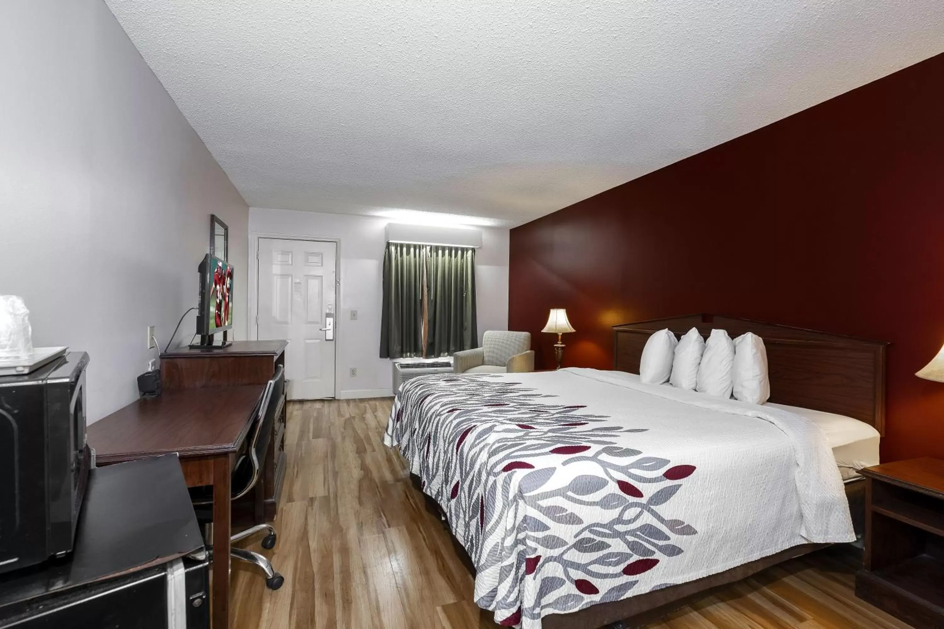 Photo of the whole room, Room Photo in Red Roof Inn & Suites Wilson