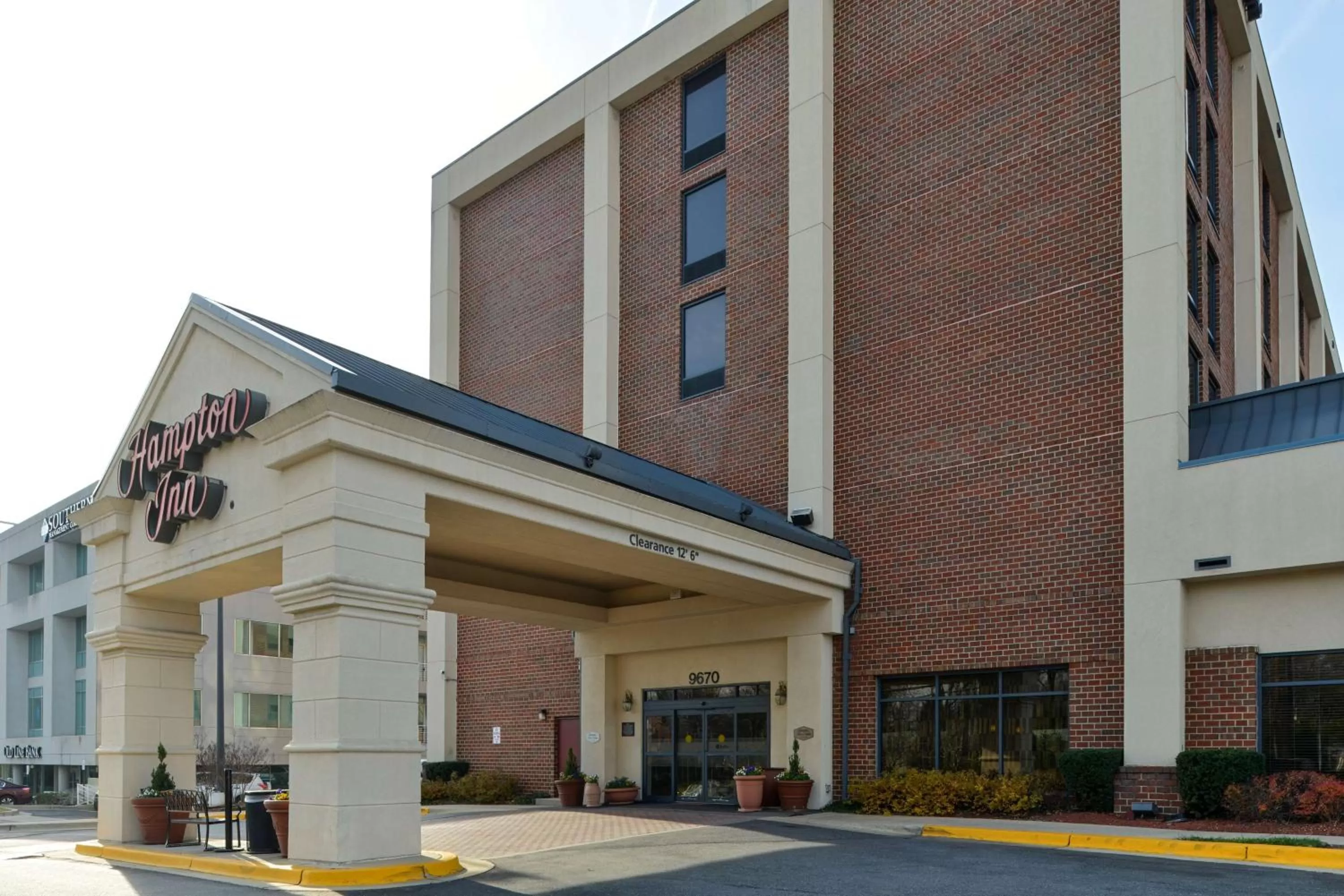 Property building in Hampton Inn College Park