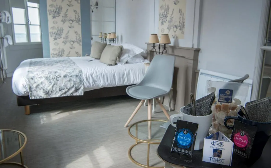 Photo of the whole room, Bed in Entre Terre Et Mer