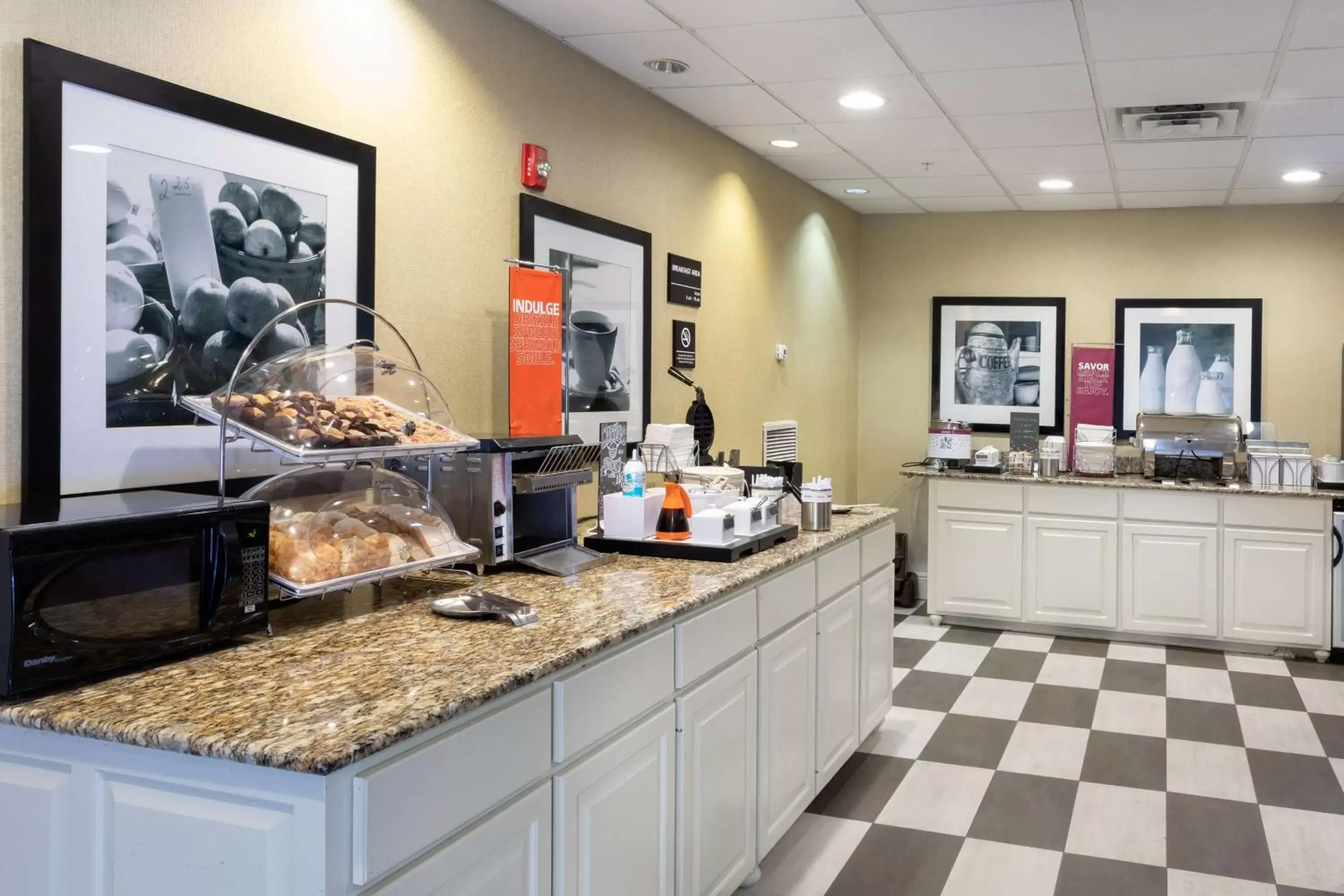 Dining area in Hampton Inn & Suites Baton Rouge - I-10 East