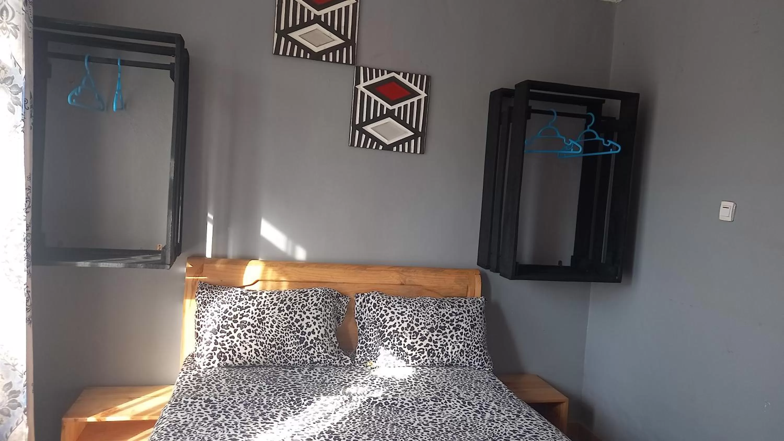 Bed in Tommy's Budget Rooms