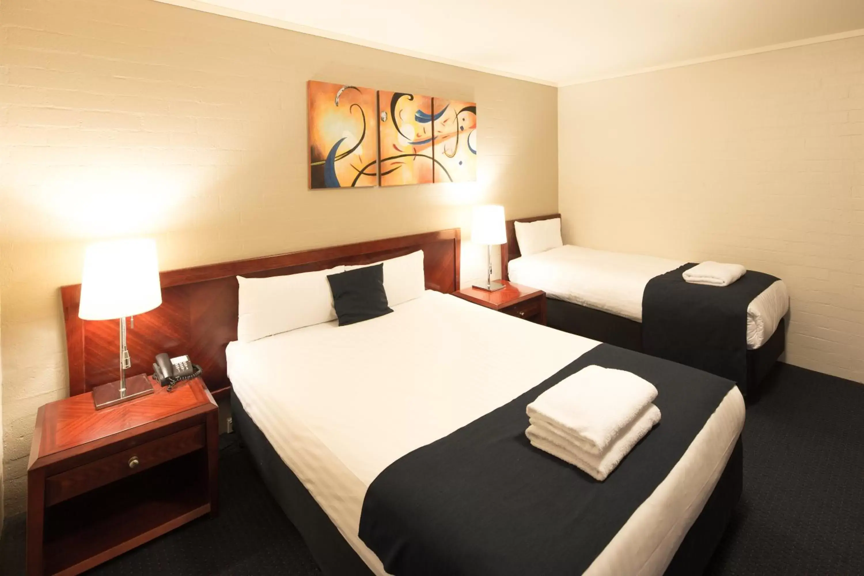 Photo of the whole room, Bed in ibis Styles Canberra