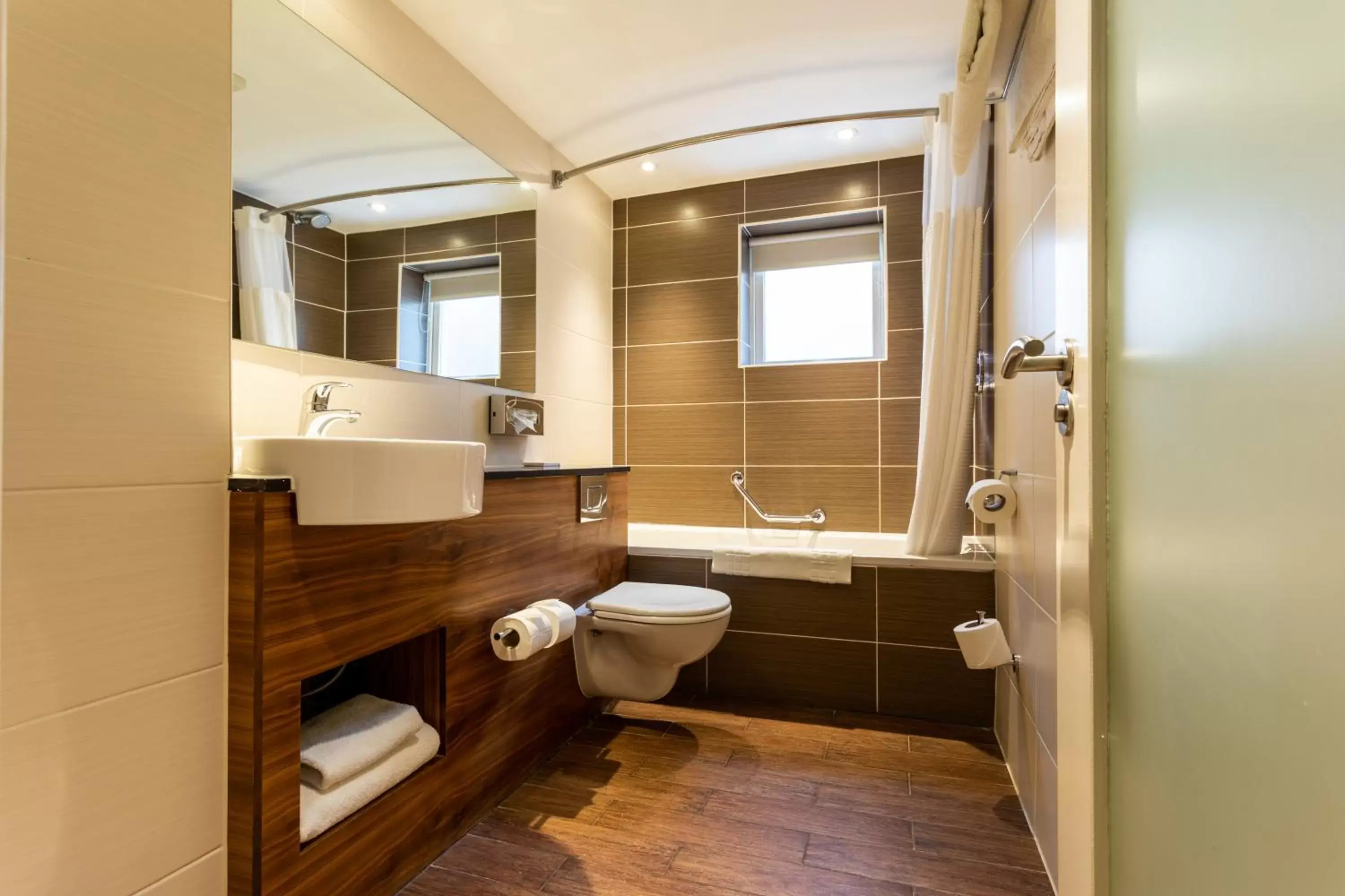 Bathroom in Holiday Inn Newcastle-Jesmond, an IHG Hotel