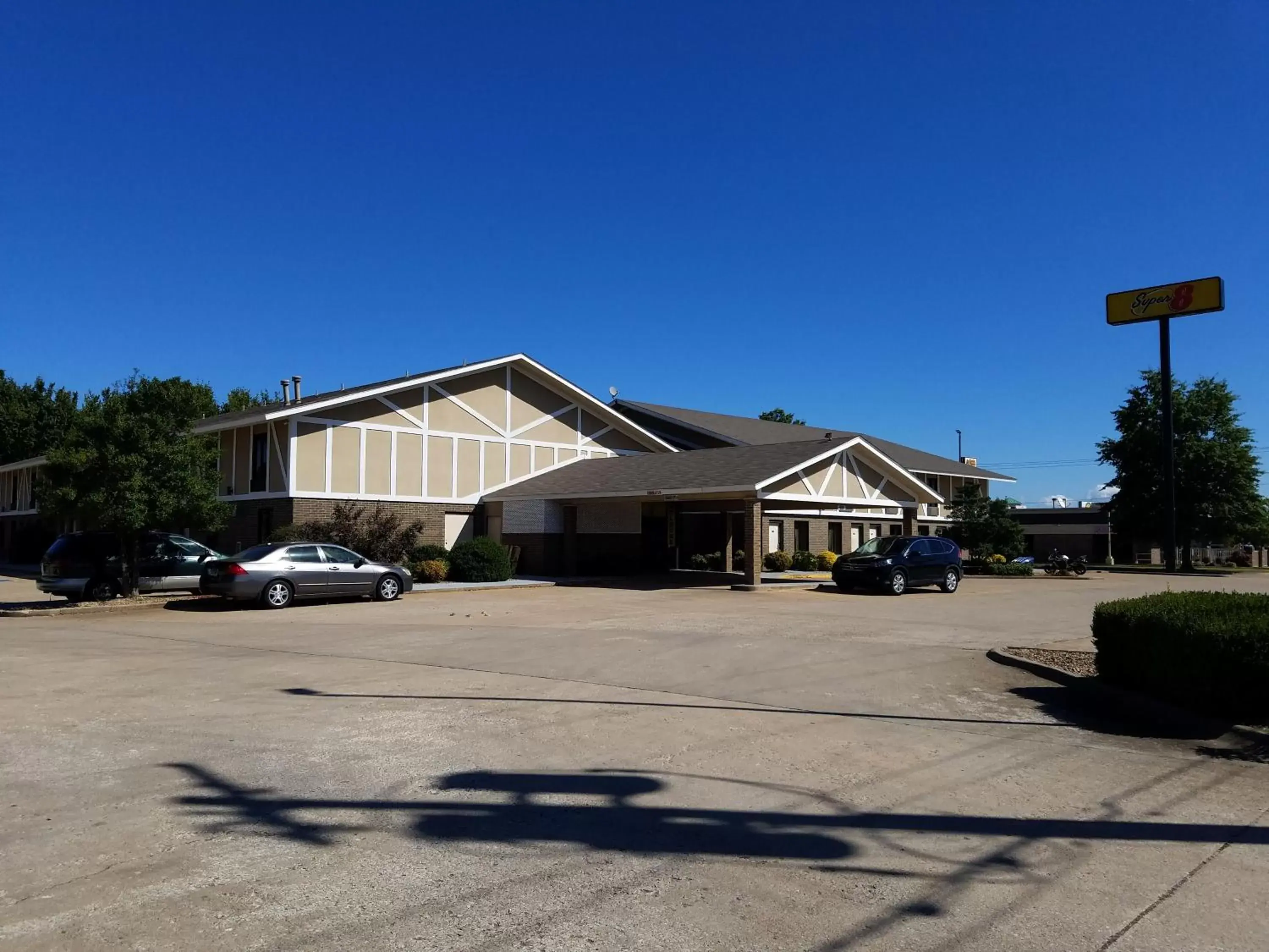 Facade/entrance, Property Building in Super 8 by Wyndham Bentonville