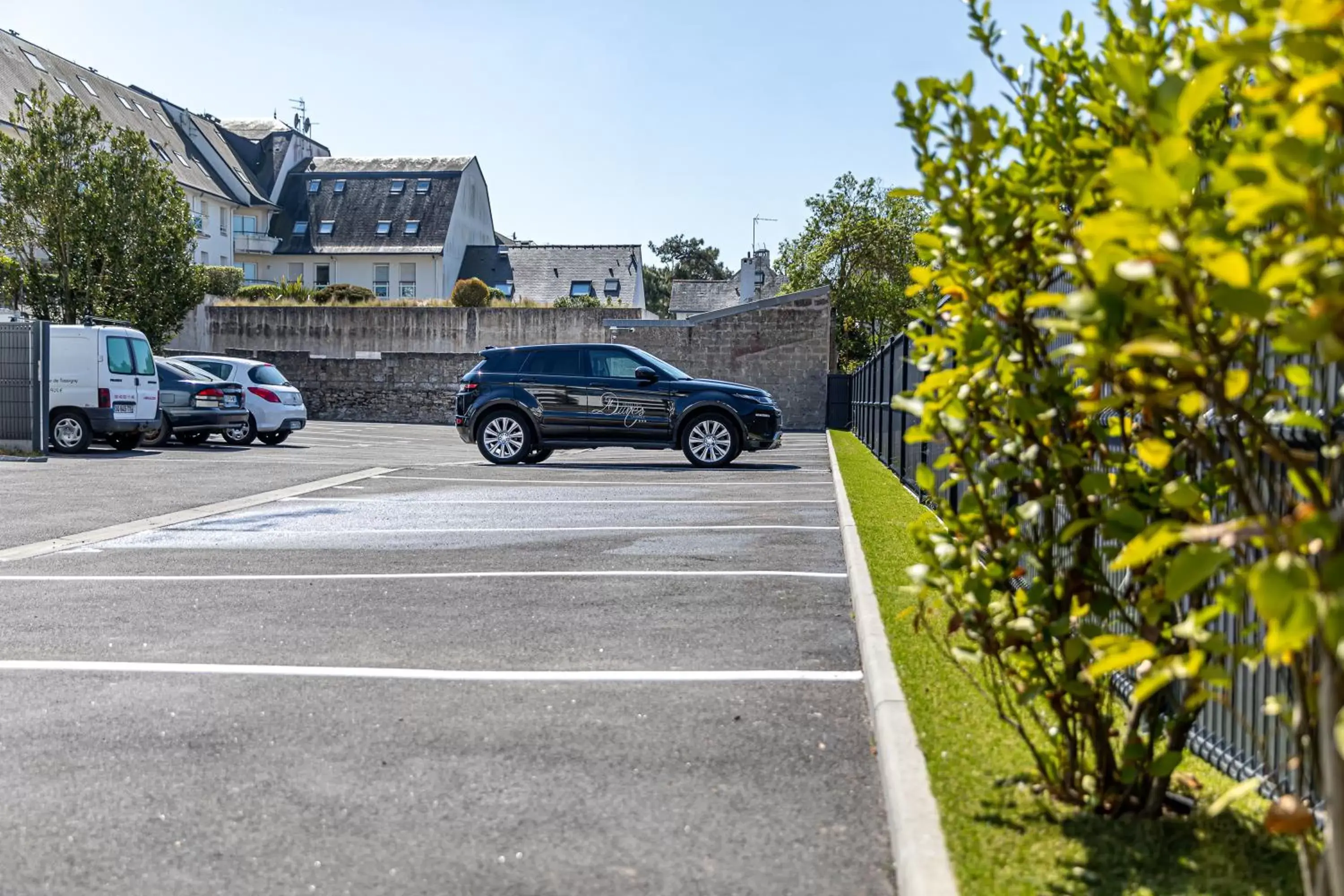 Parking, Property Building in Hotel Des Dunes
