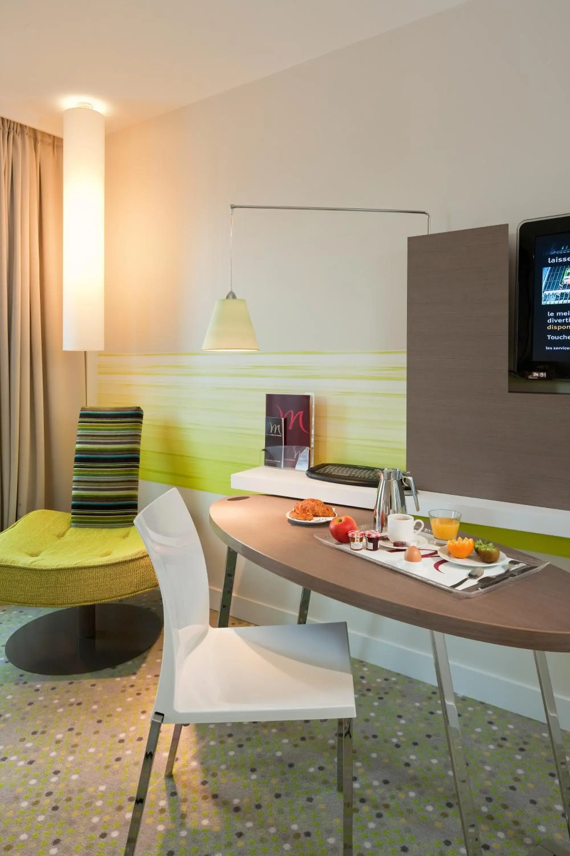 TV and multimedia in Hotel Mercure Paris Orly Rungis