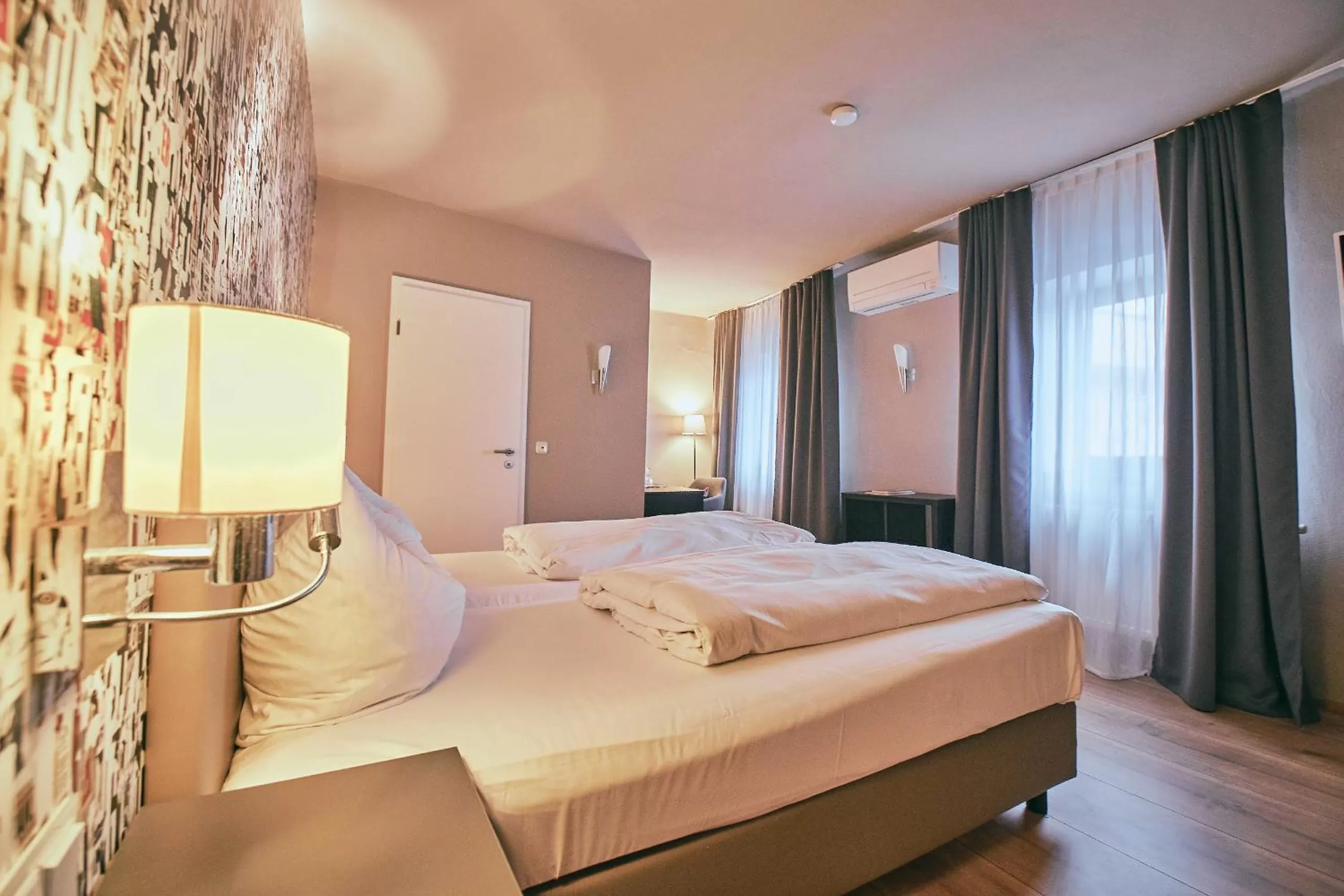 Bedroom, Bed in Hotel Roter Hahn