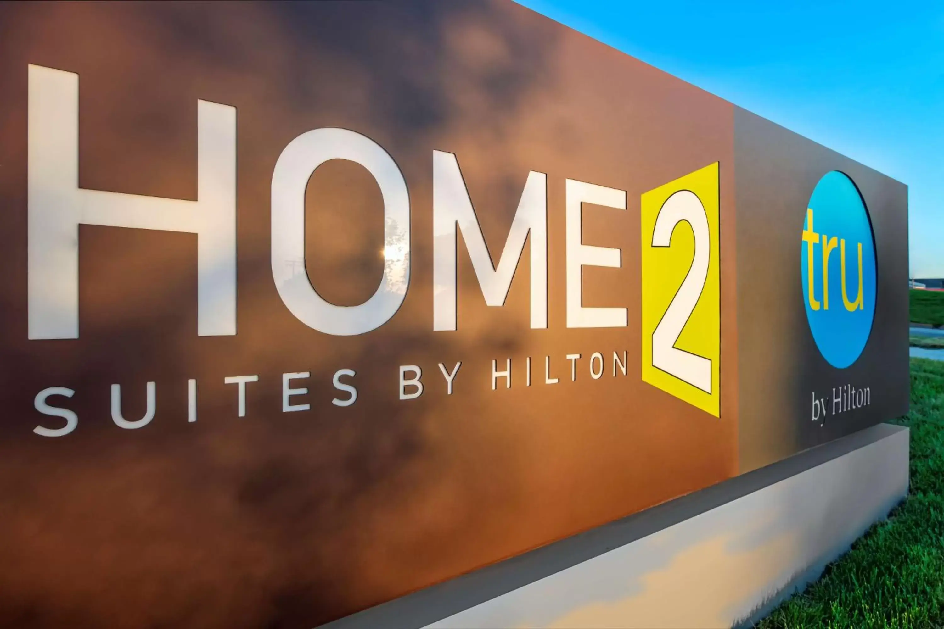 Property building, Property Logo/Sign in Home2 Suites by Hilton Omaha I-80 at 72nd Street, NE