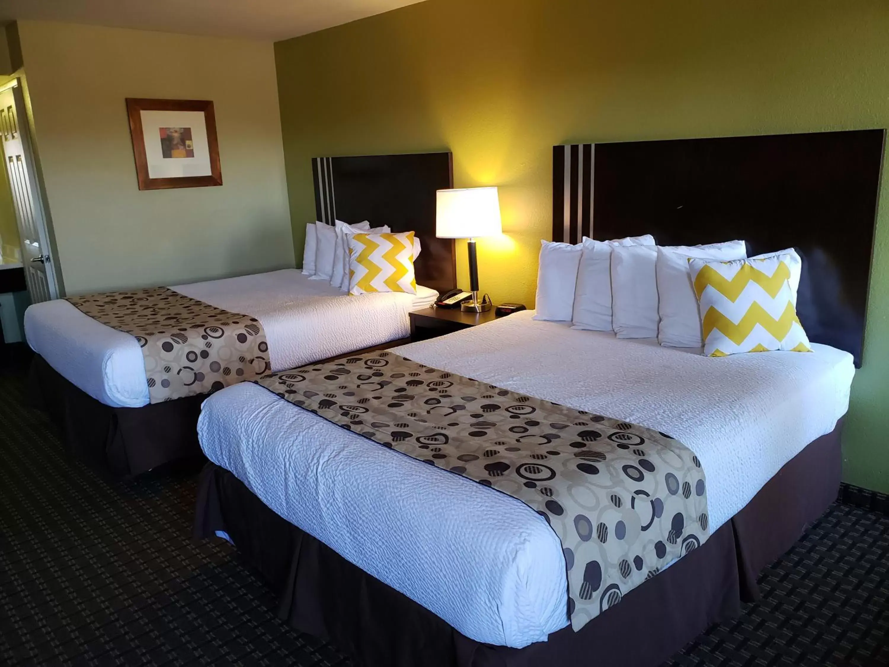 Bedroom, Bed in SureStay Hotel by Best Western Vallejo Napa Valley