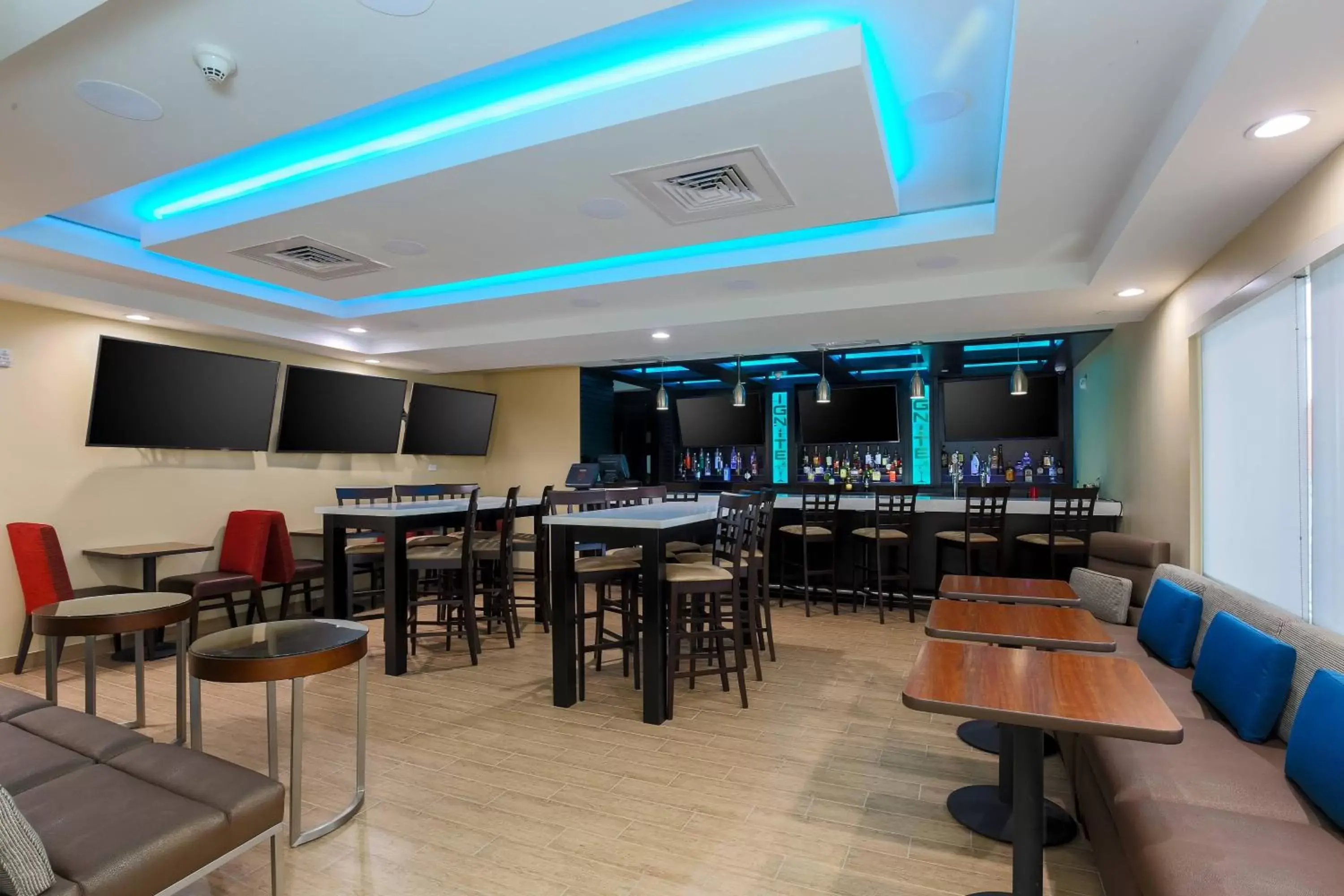 Lounge or bar, Restaurant/Places to Eat in TownePlace Suites by Marriott McAllen Edinburg