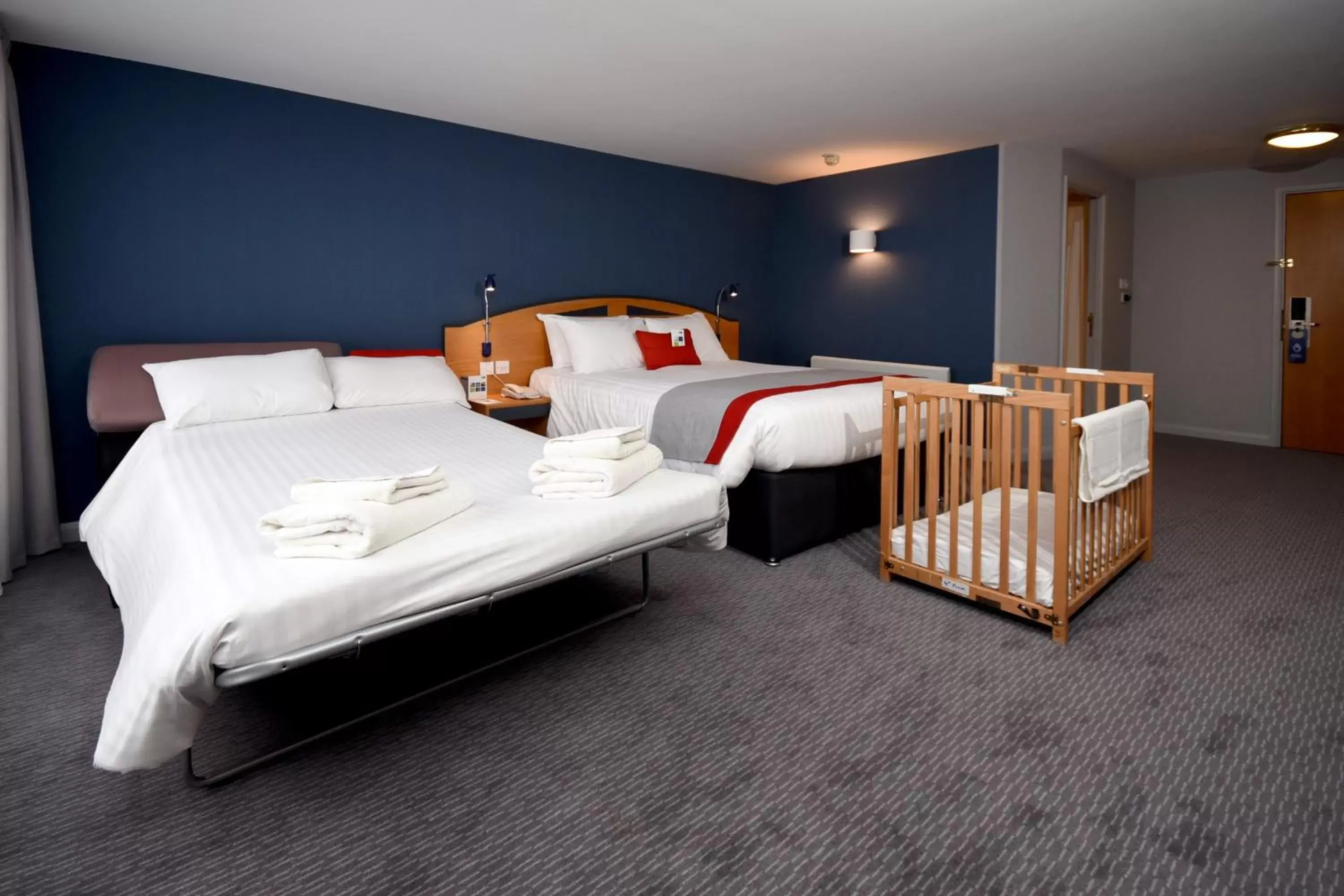 Photo of the whole room, Bed in Holiday Inn Express Liverpool-Albert Dock, an IHG Hotel