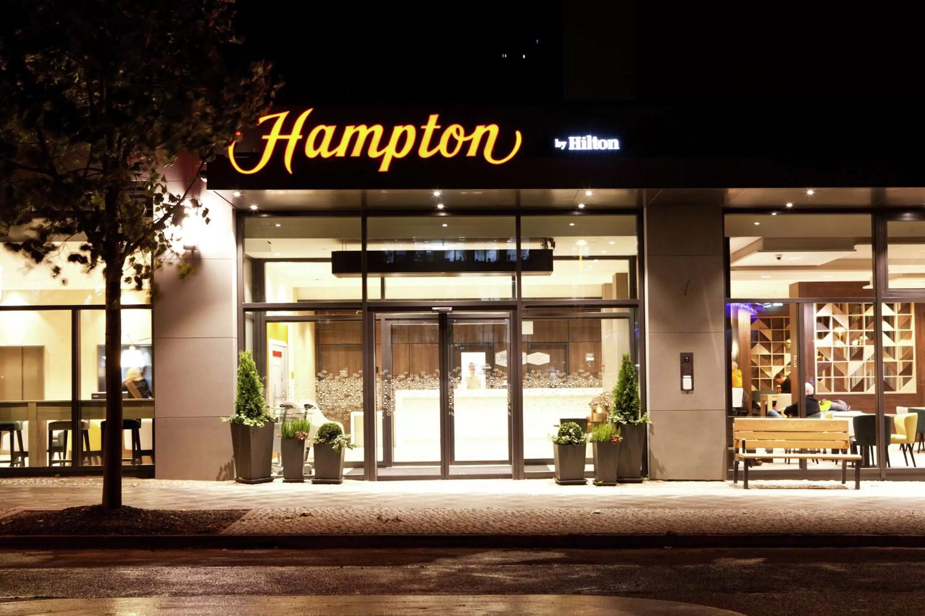 Property building in Hampton By Hilton Berlin City East Side Gallery