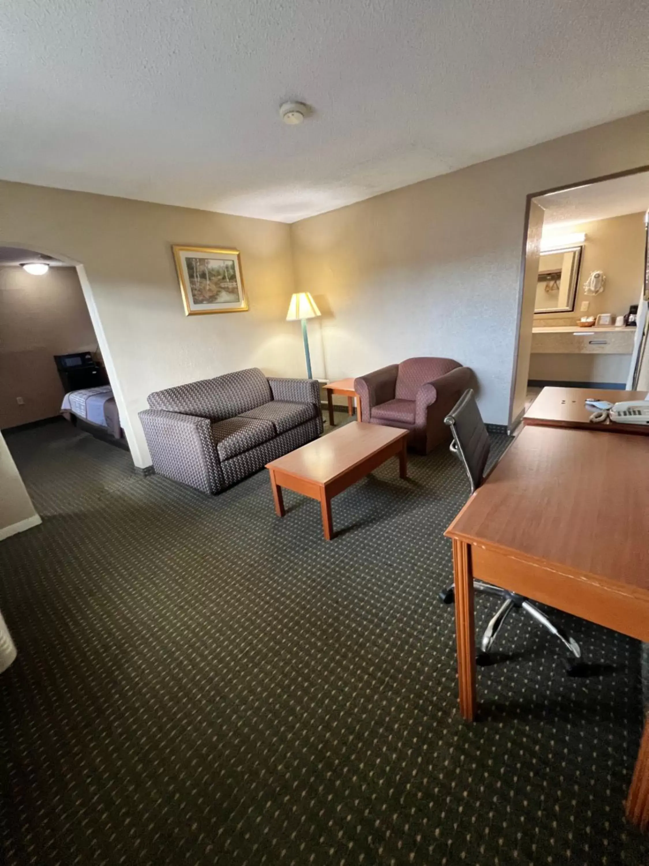 Living room, Seating Area in Continental Inn and Suites