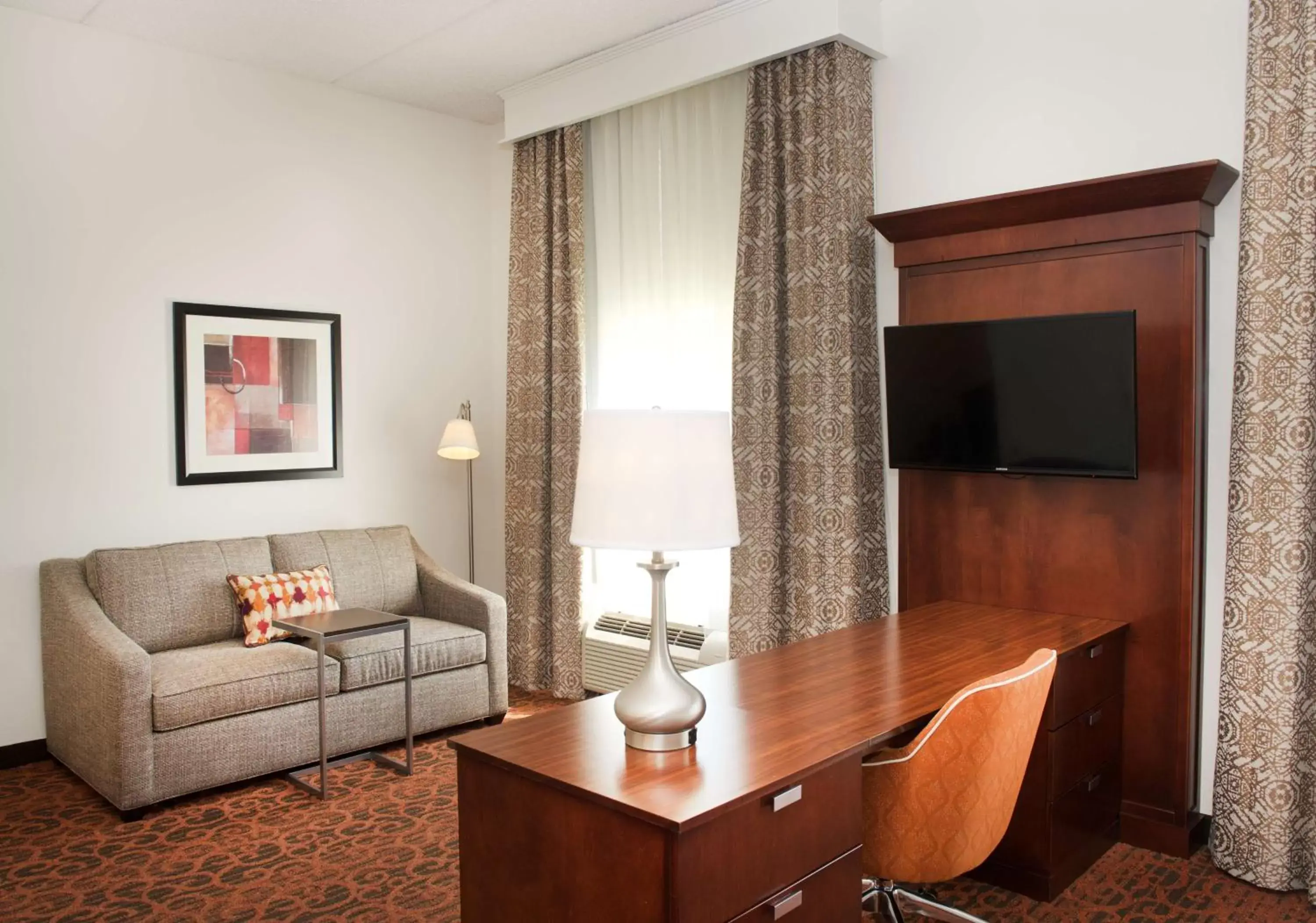 Living room, Seating Area in Hampton Inn & Suites Pittsburgh-Meadow Lands