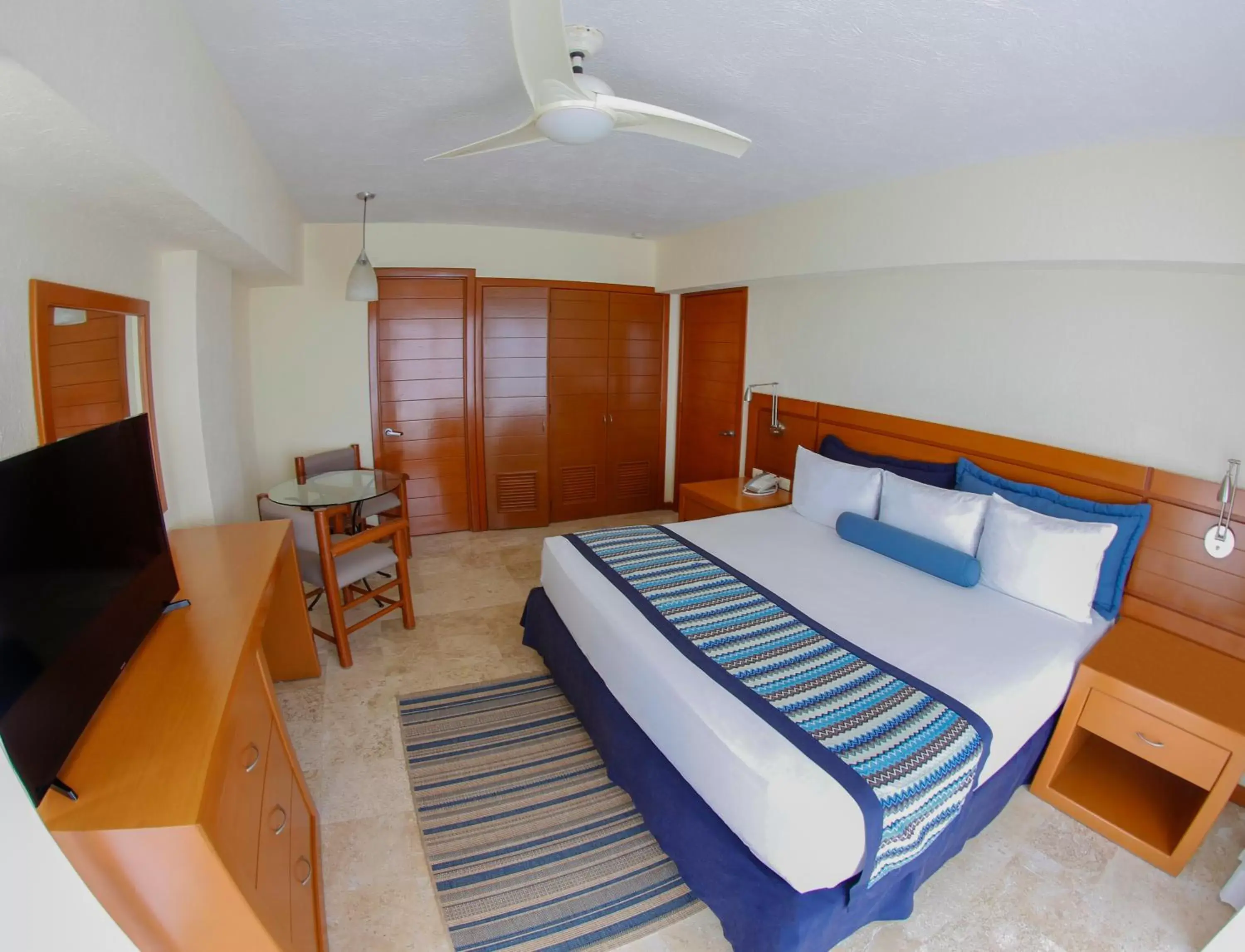 Bedroom, Bed in Plaza Pelicanos Grand Beach Resort All Inclusive