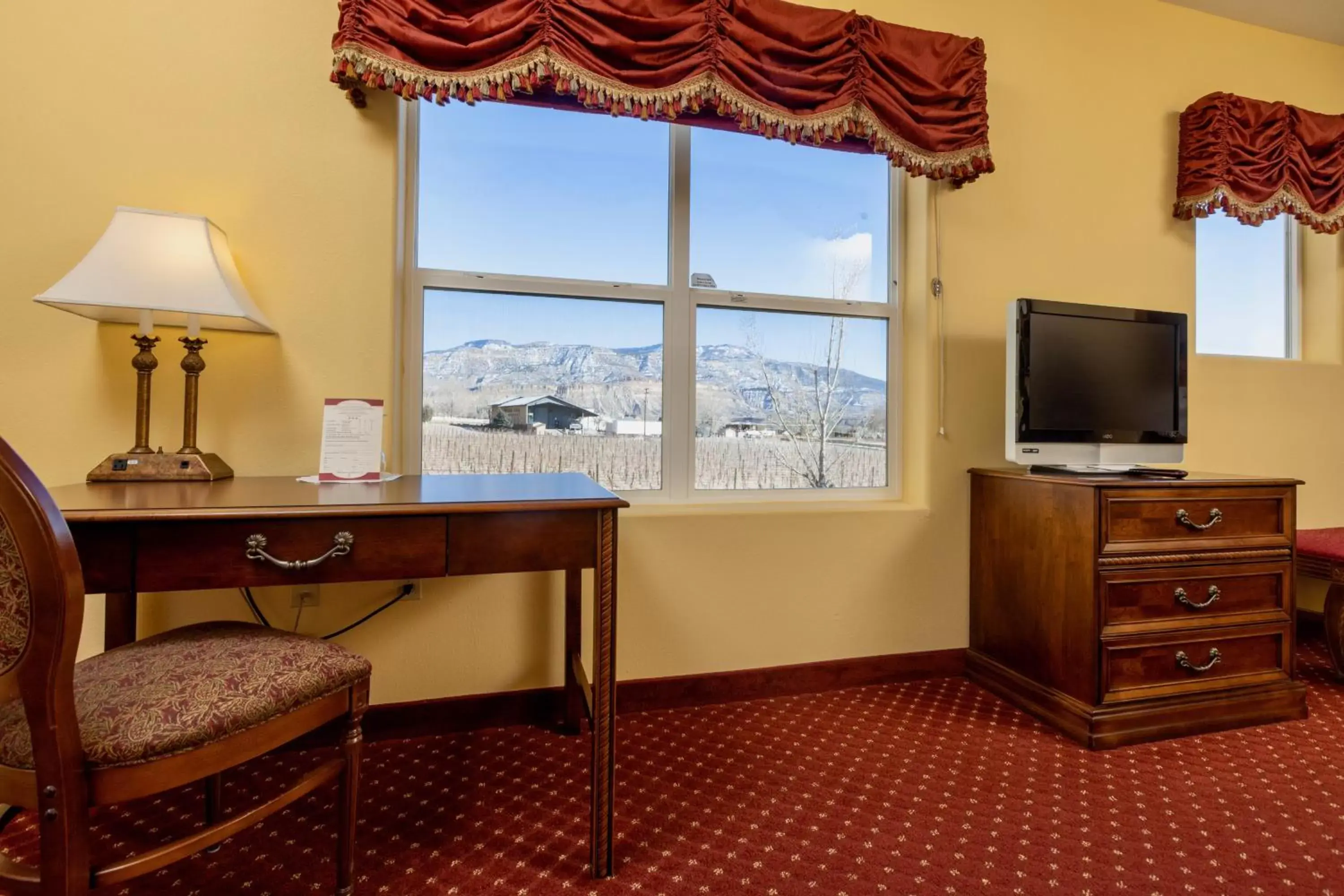 King Room - Not Pet Friendly in Wine Country Inn King Room - Not Pet Friendly in Wine Country Inn