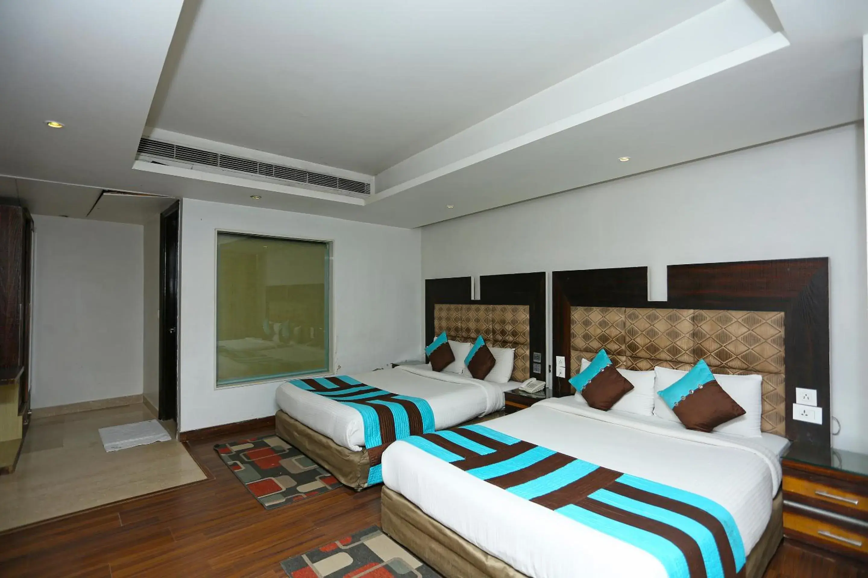 Bedroom, Bed in Hotel Uppal International - New Delhi Railway Station - Paharganj