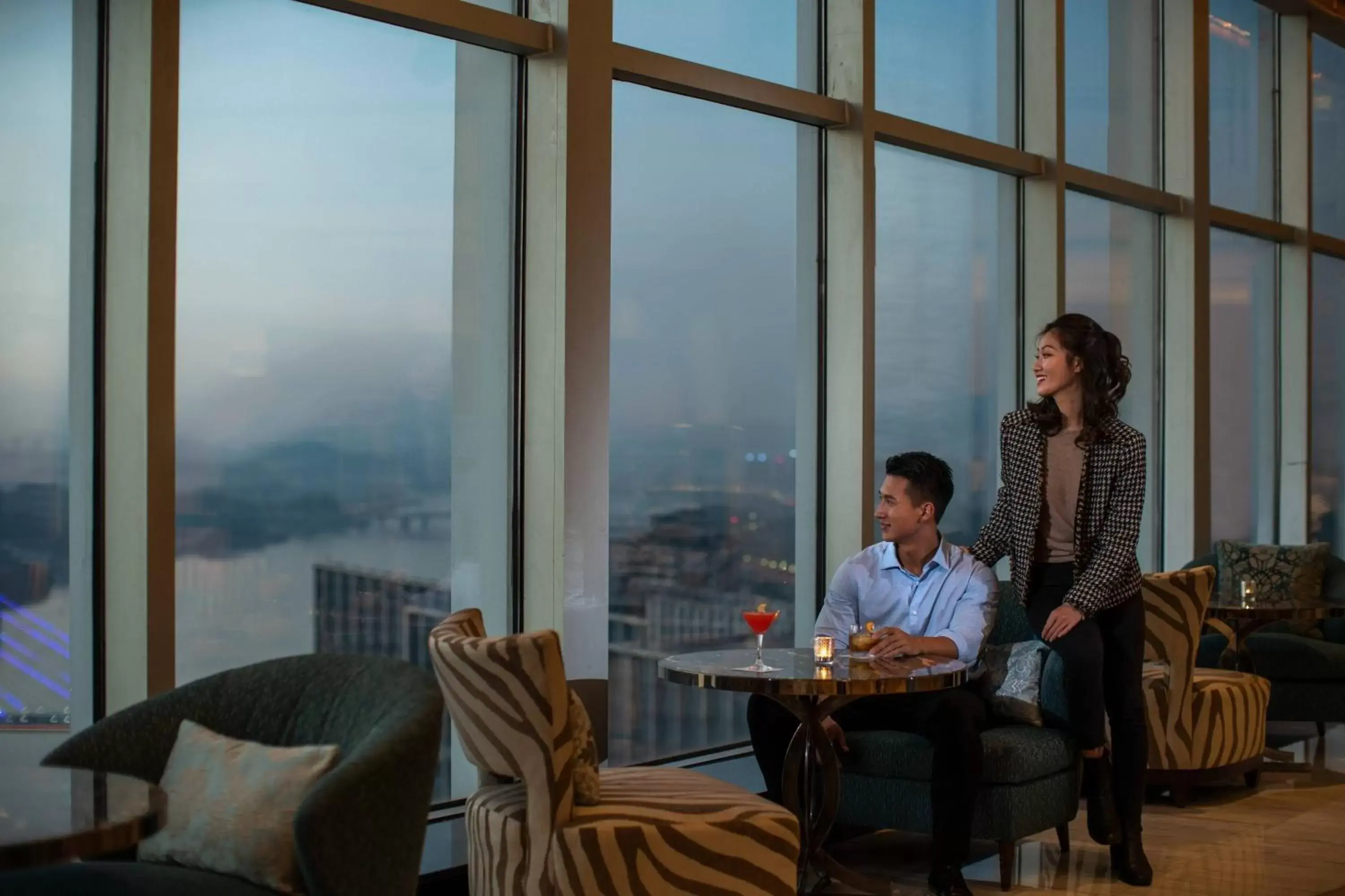 Lounge or bar in Renaissance Huizhou Hotel