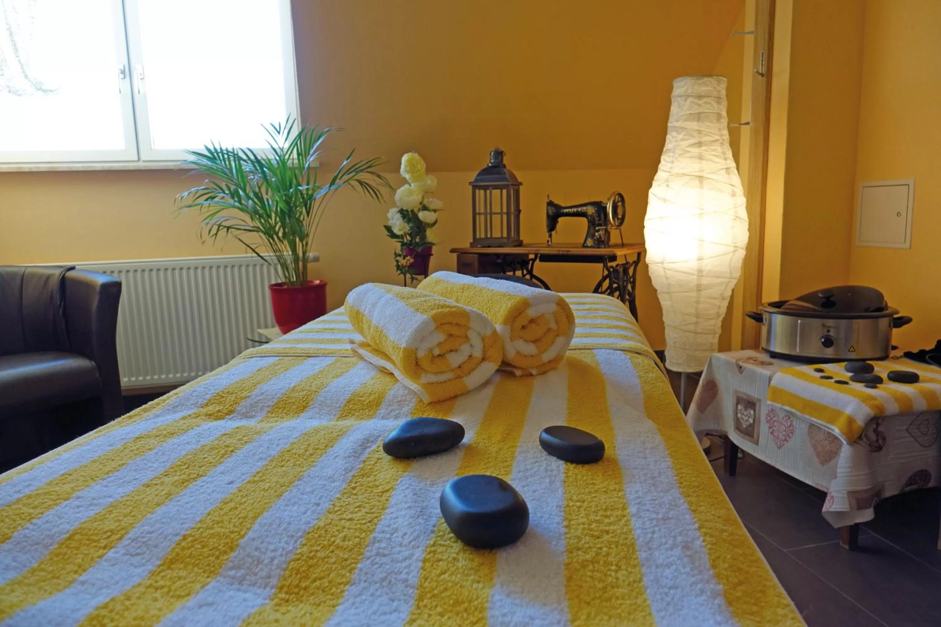 Massage, Bed in Hotel Thüringenschanze