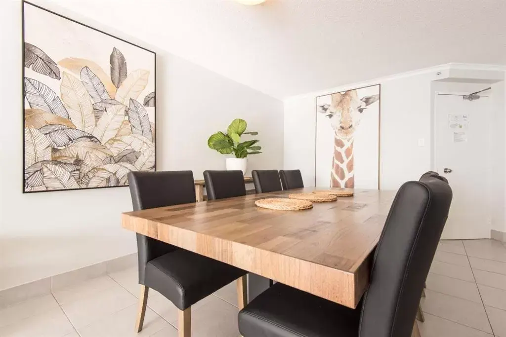 Dining Area in Coolum Caprice