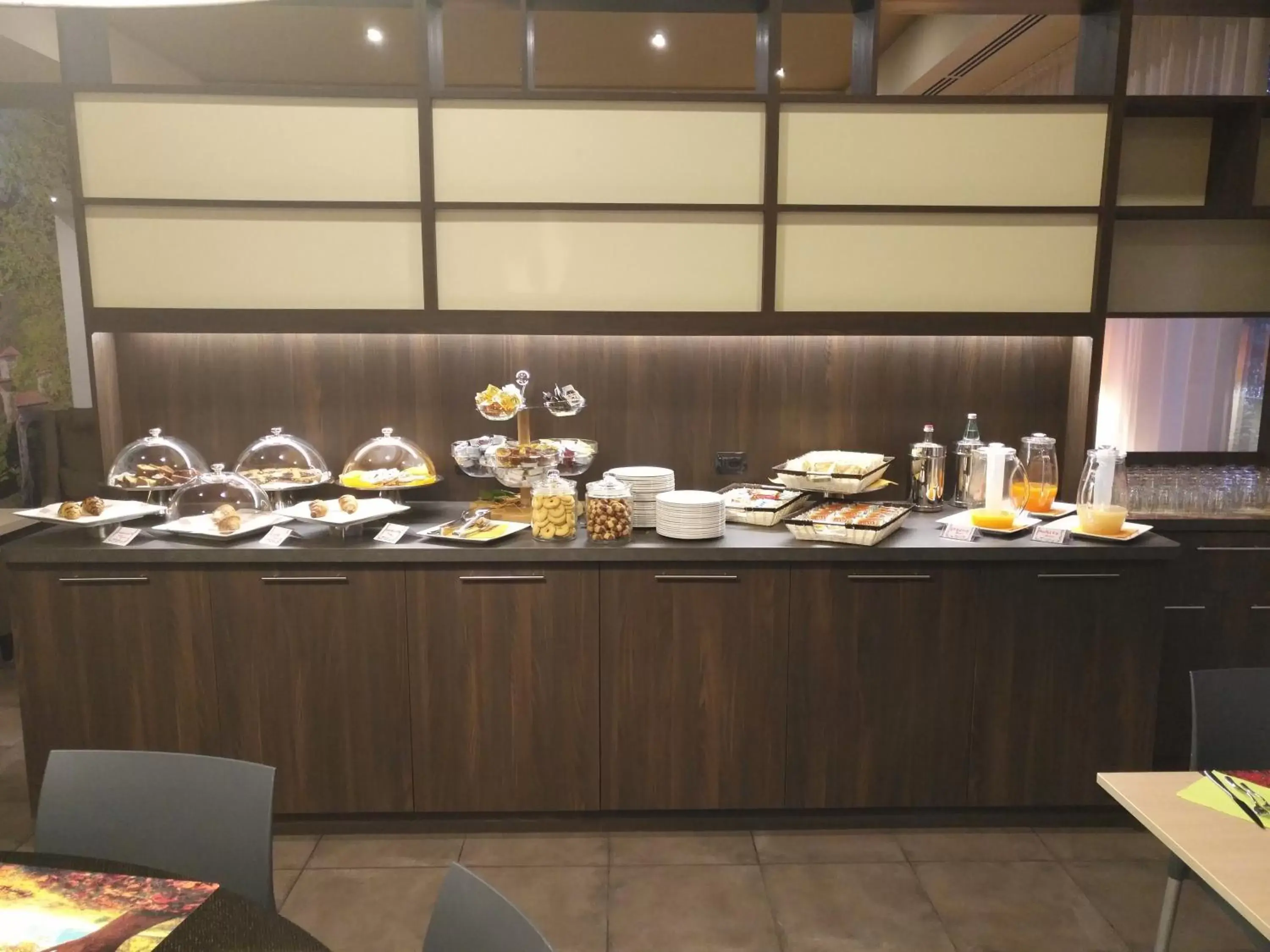 Buffet breakfast in Bis Hotel Varese