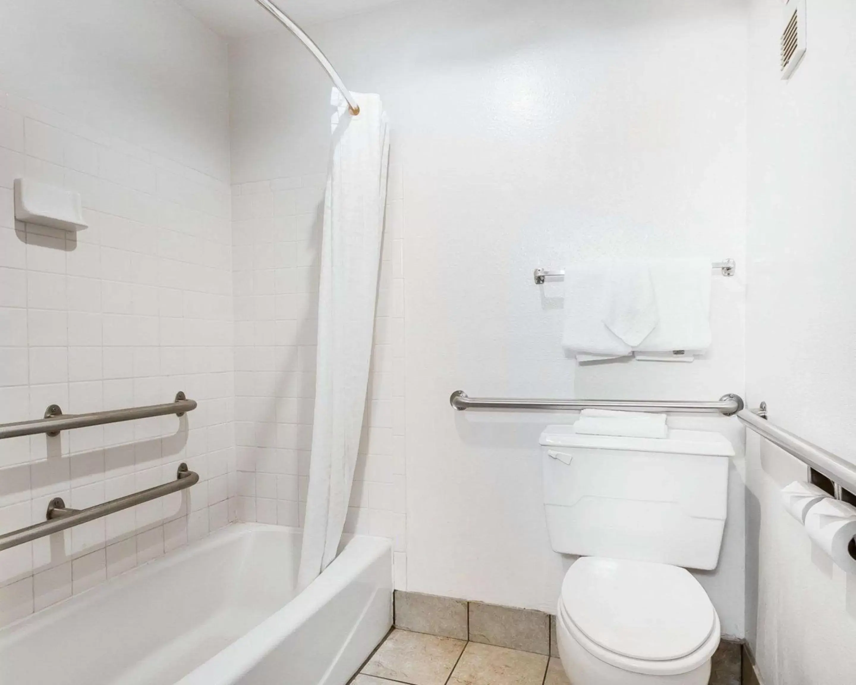 Photo of the whole room, Bathroom in Rodeway Inn & Suites Madison East