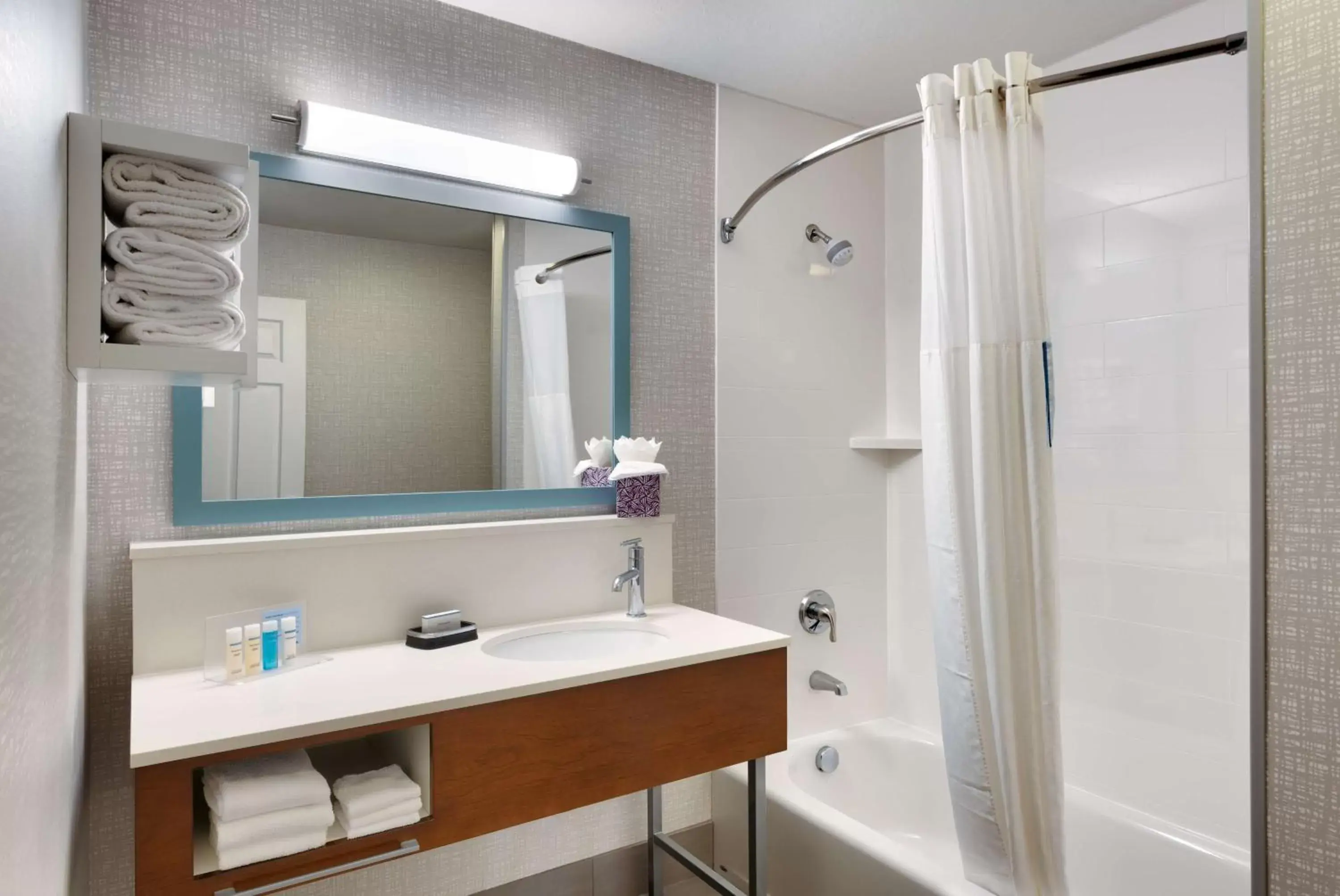 Bathroom in Hampton Inn & Suites Salt Lake City Airport