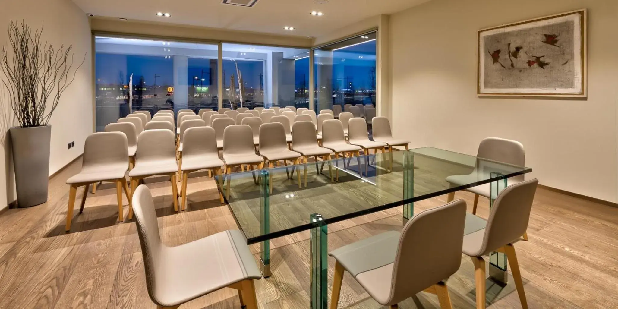 Business facilities in Hotel The Cube