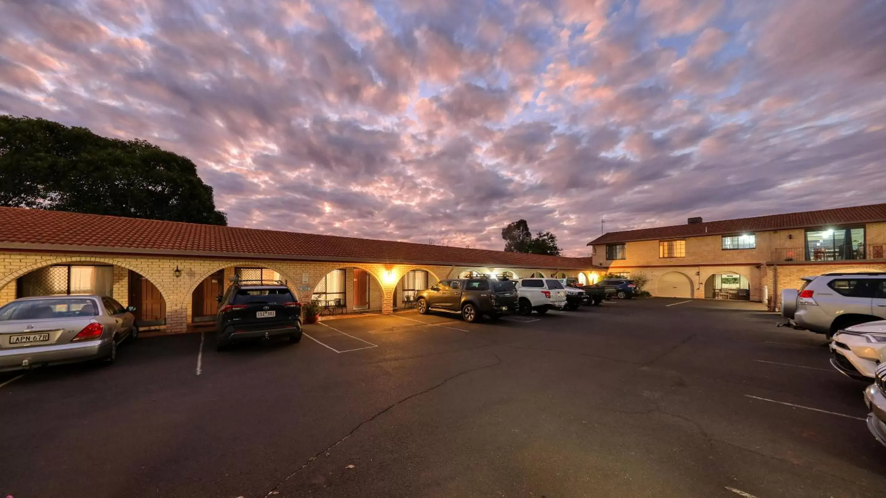 Property Building in Forest Lodge Motor Inn & Restaurant