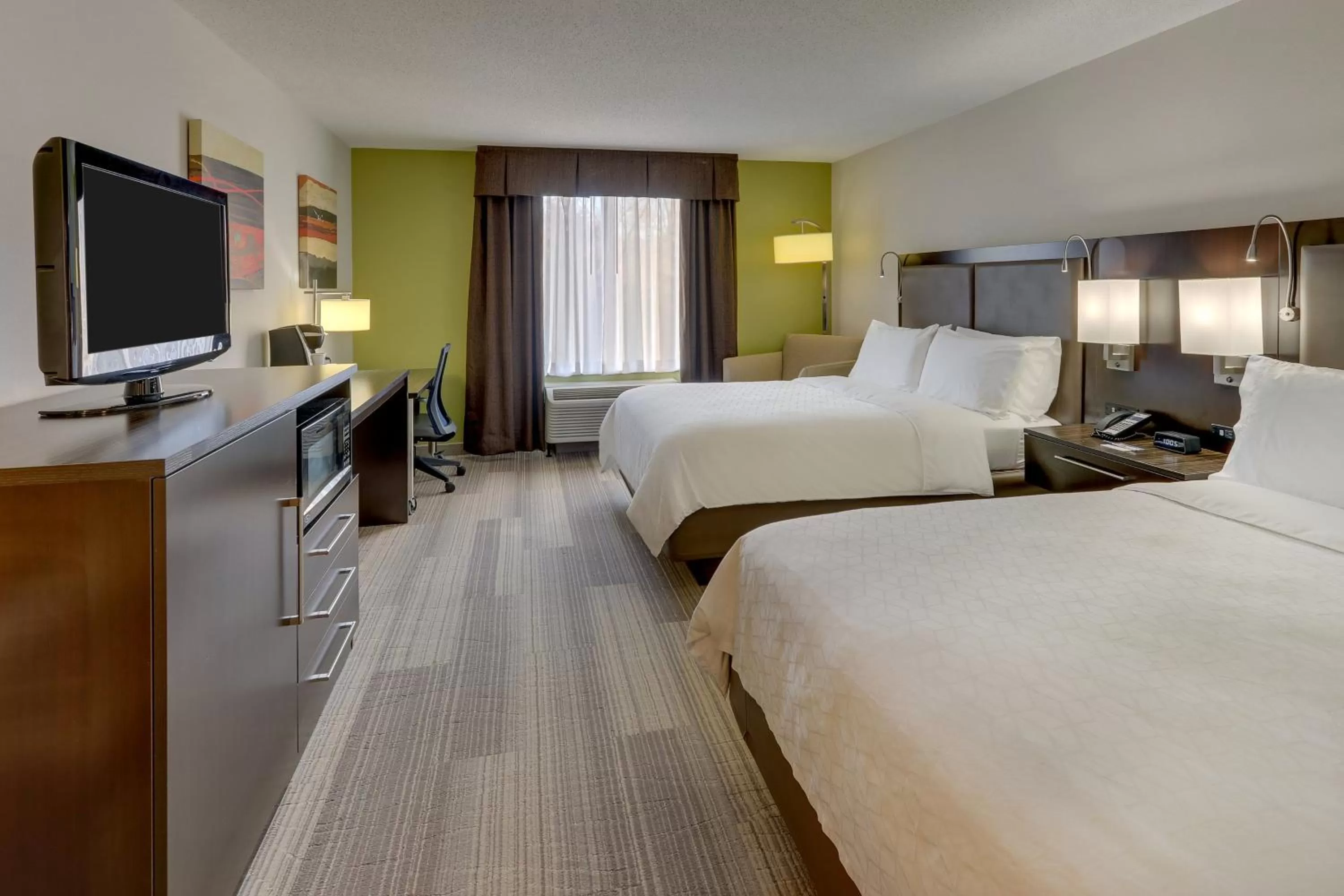 Photo of the whole room, Bed in Holiday Inn Express Hotel & Suites Dayton-Centerville by IHG
