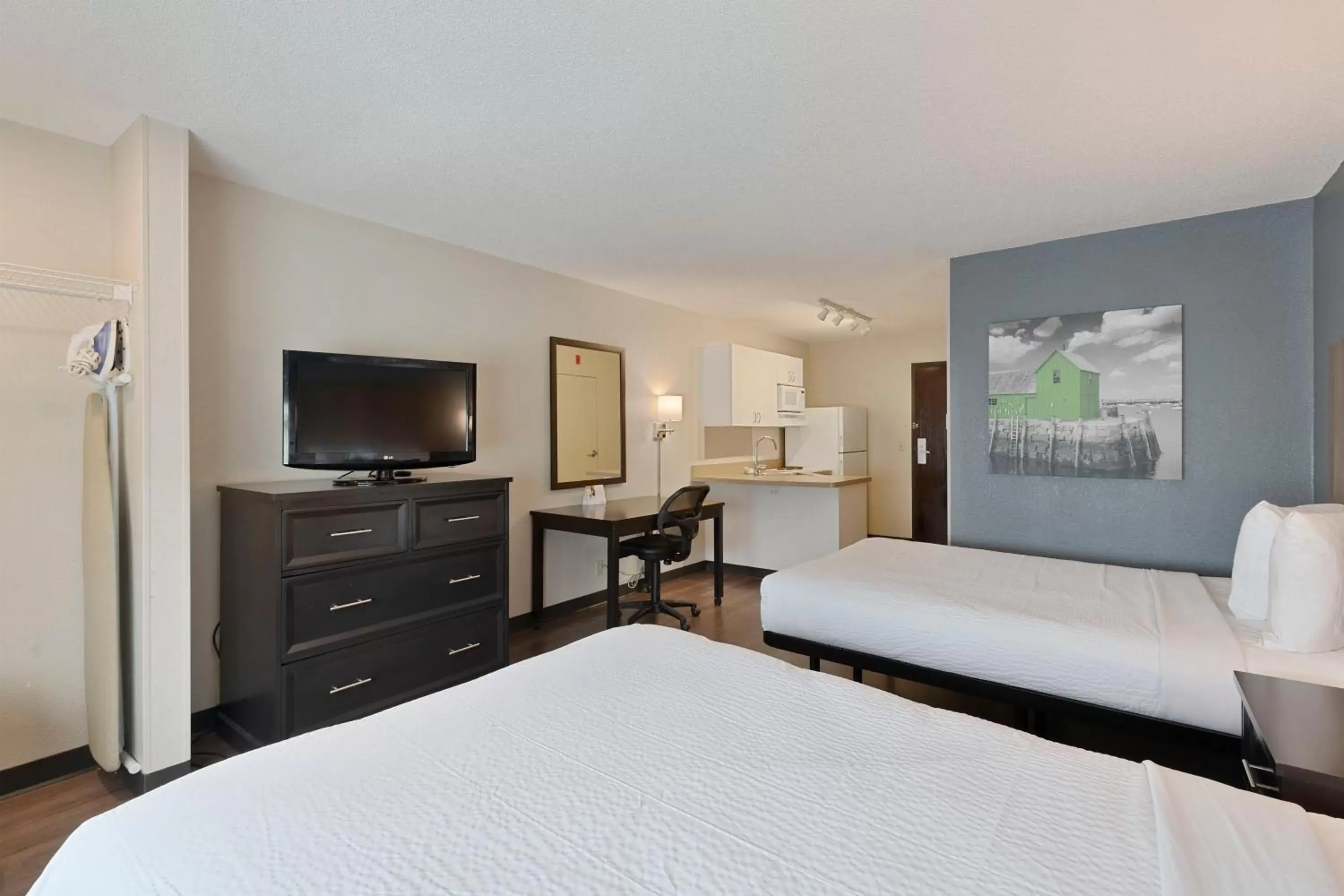 Bed in Extended Stay America Suites - Charlotte - Tyvola Rd