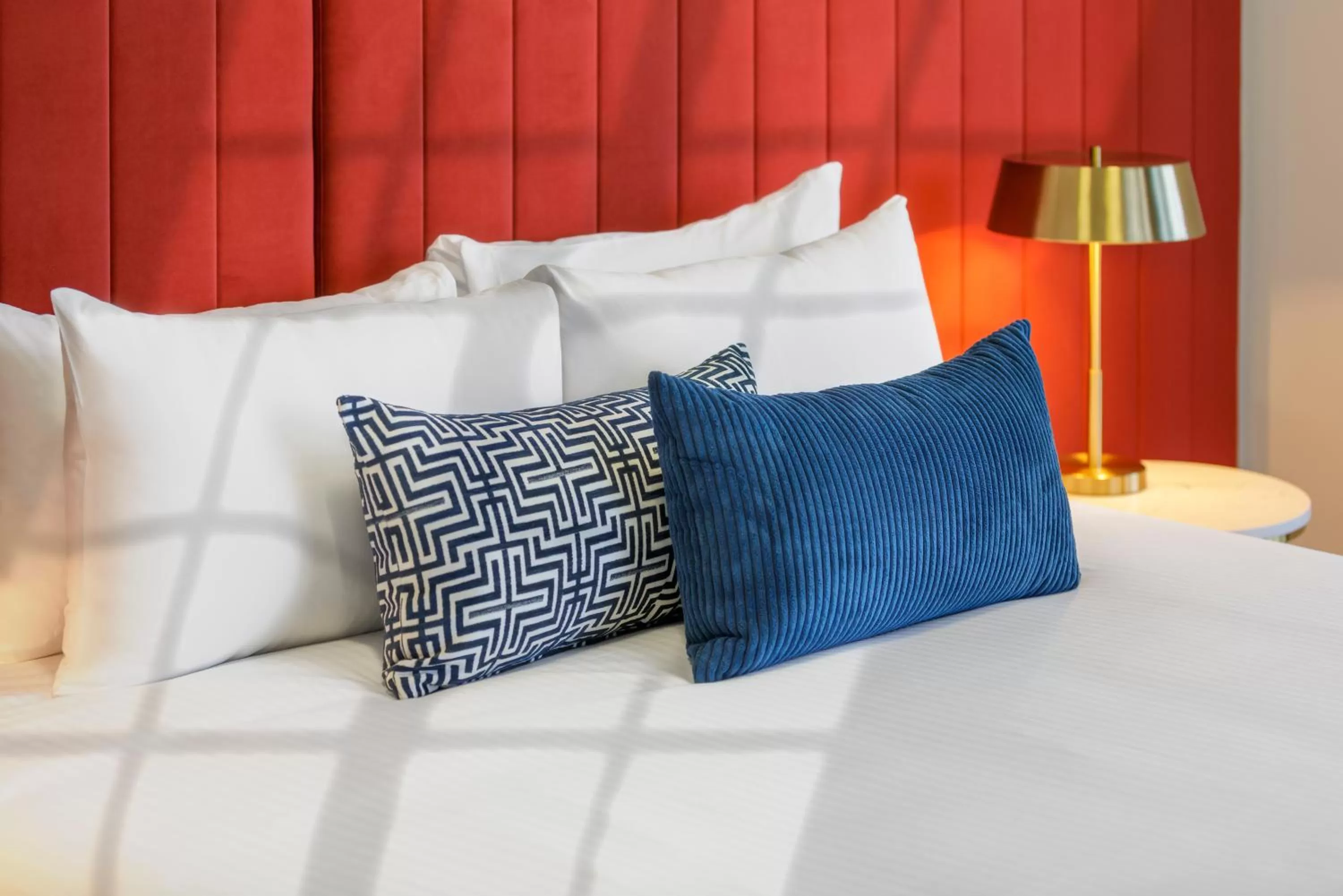 Bed in Mercure Melbourne St Kilda Road