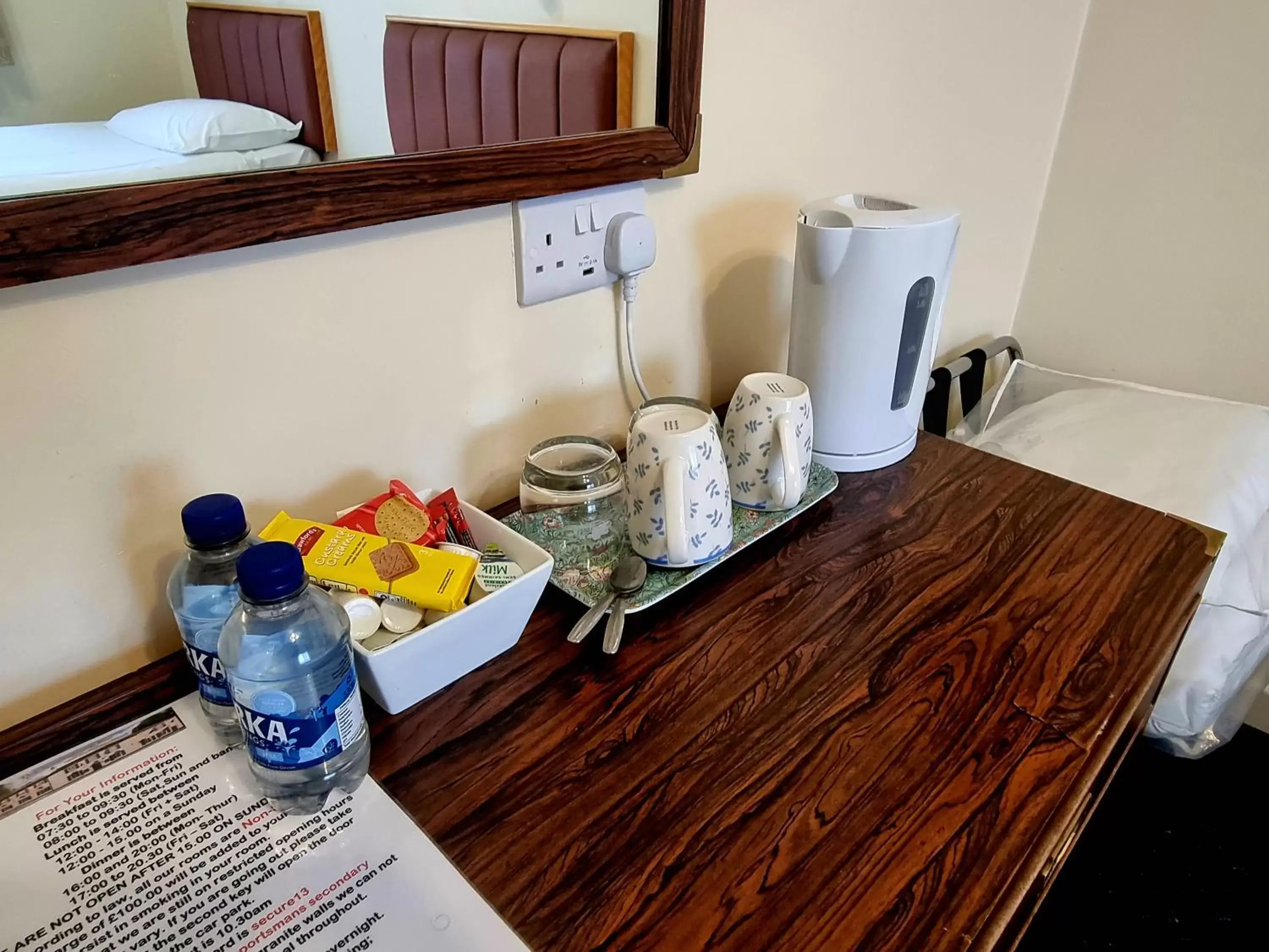 Coffee/tea facilities, Kitchen/Kitchenette in The Sportsmans Inn
