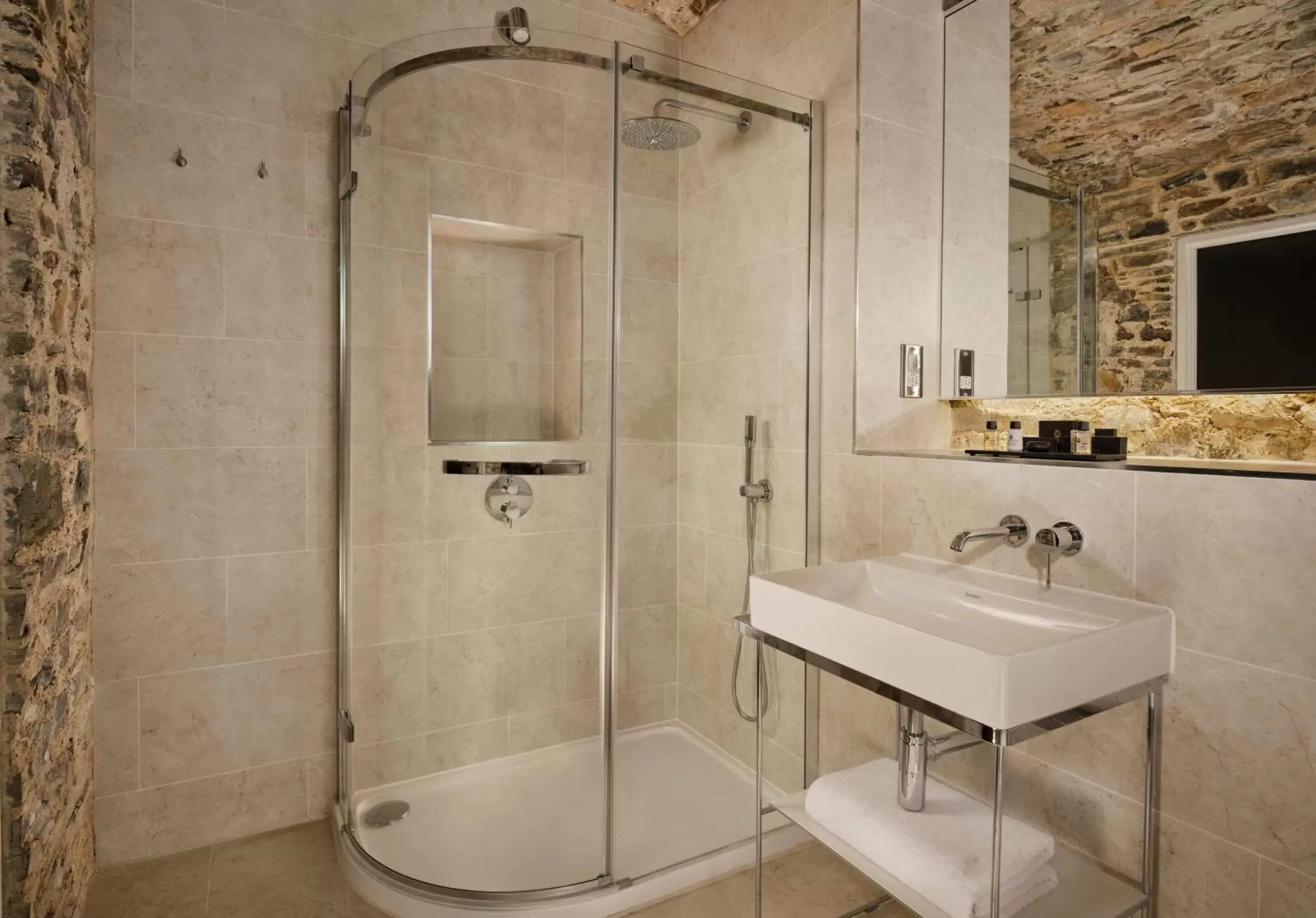 Shower, Bathroom in Bodmin Jail Hotel