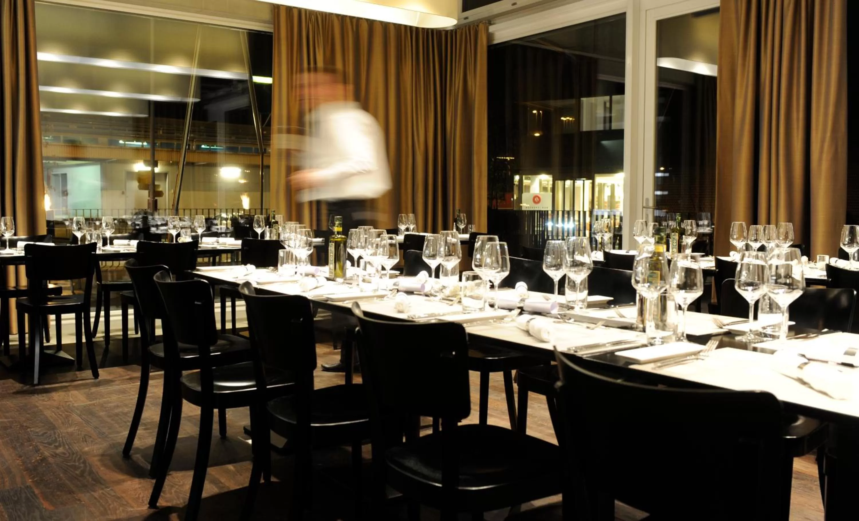 Restaurant/places to eat in HOTEL APART - Welcoming l Urban Feel l Design