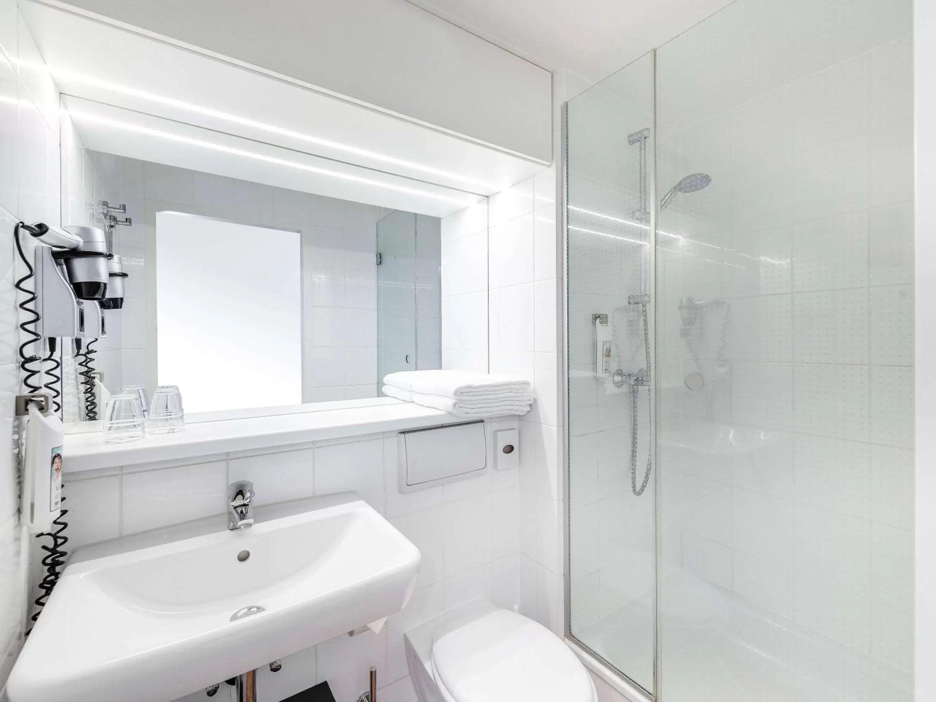 Photo of the whole room, Bathroom in ibis Hotel Frankfurt Messe West