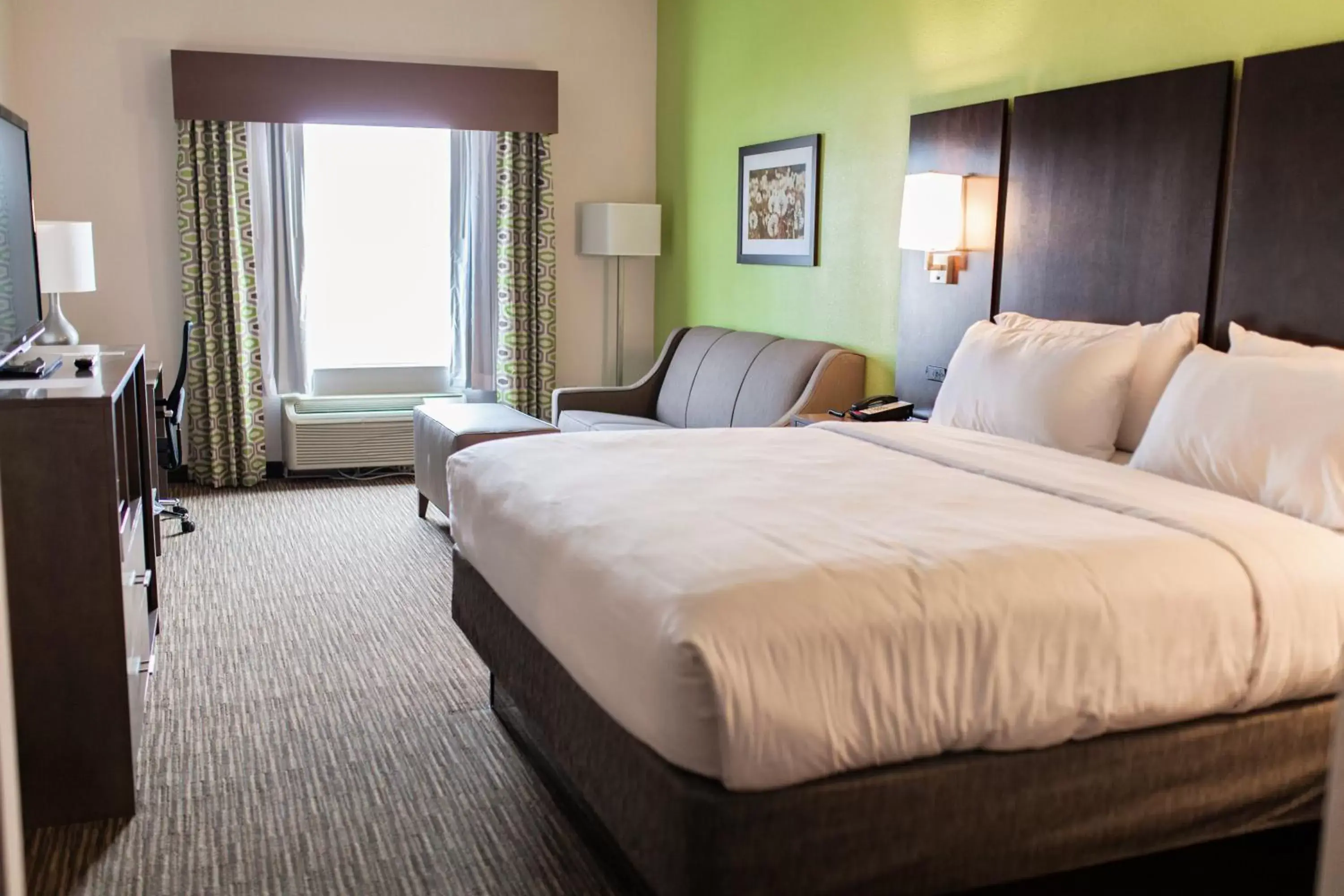 Photo of the whole room, Bed in Holiday Inn Express & Suites Sweetwater, an IHG Hotel